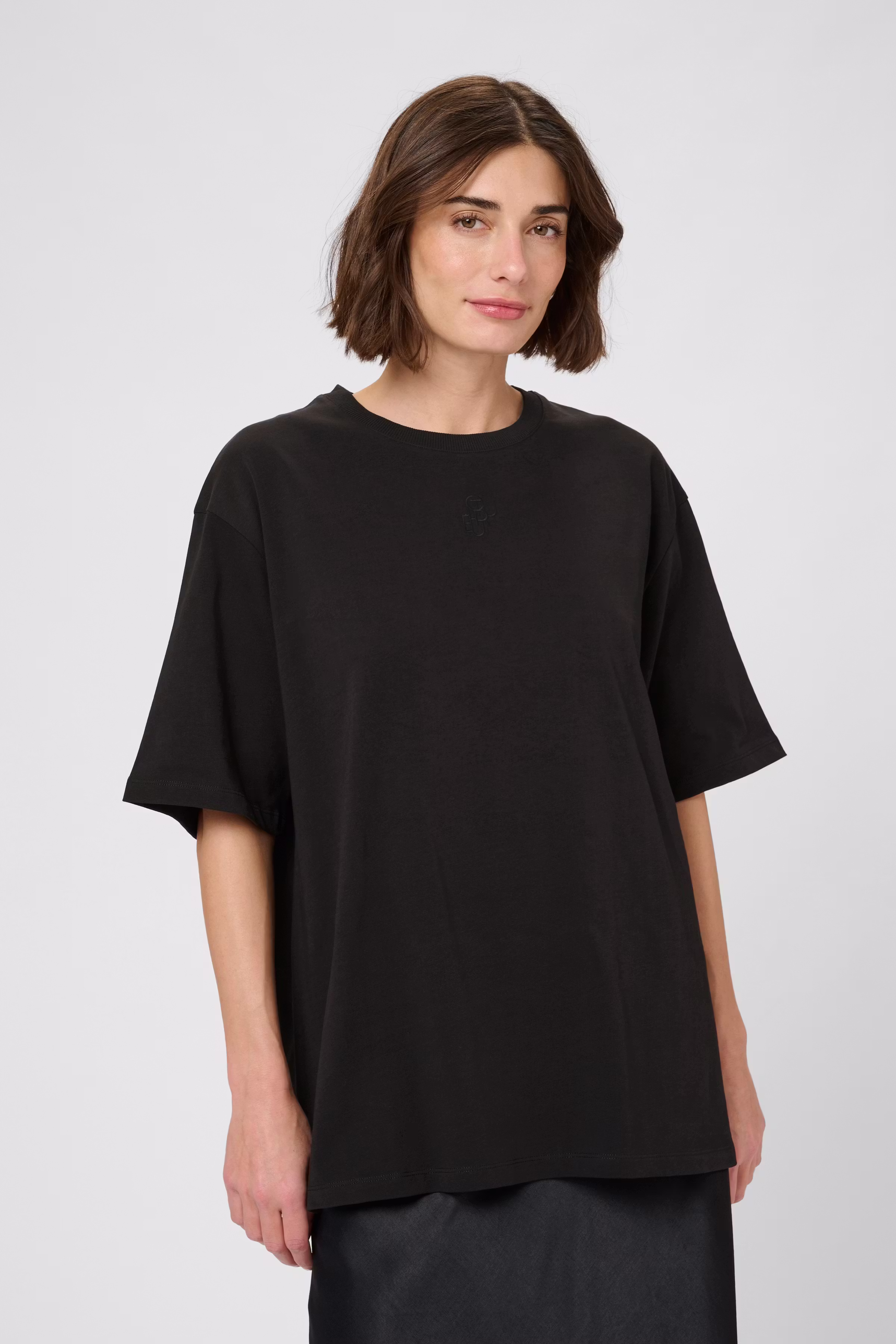 CUdavina Oversized t-shirt LOOKBOOK FRONT 50112304-500012