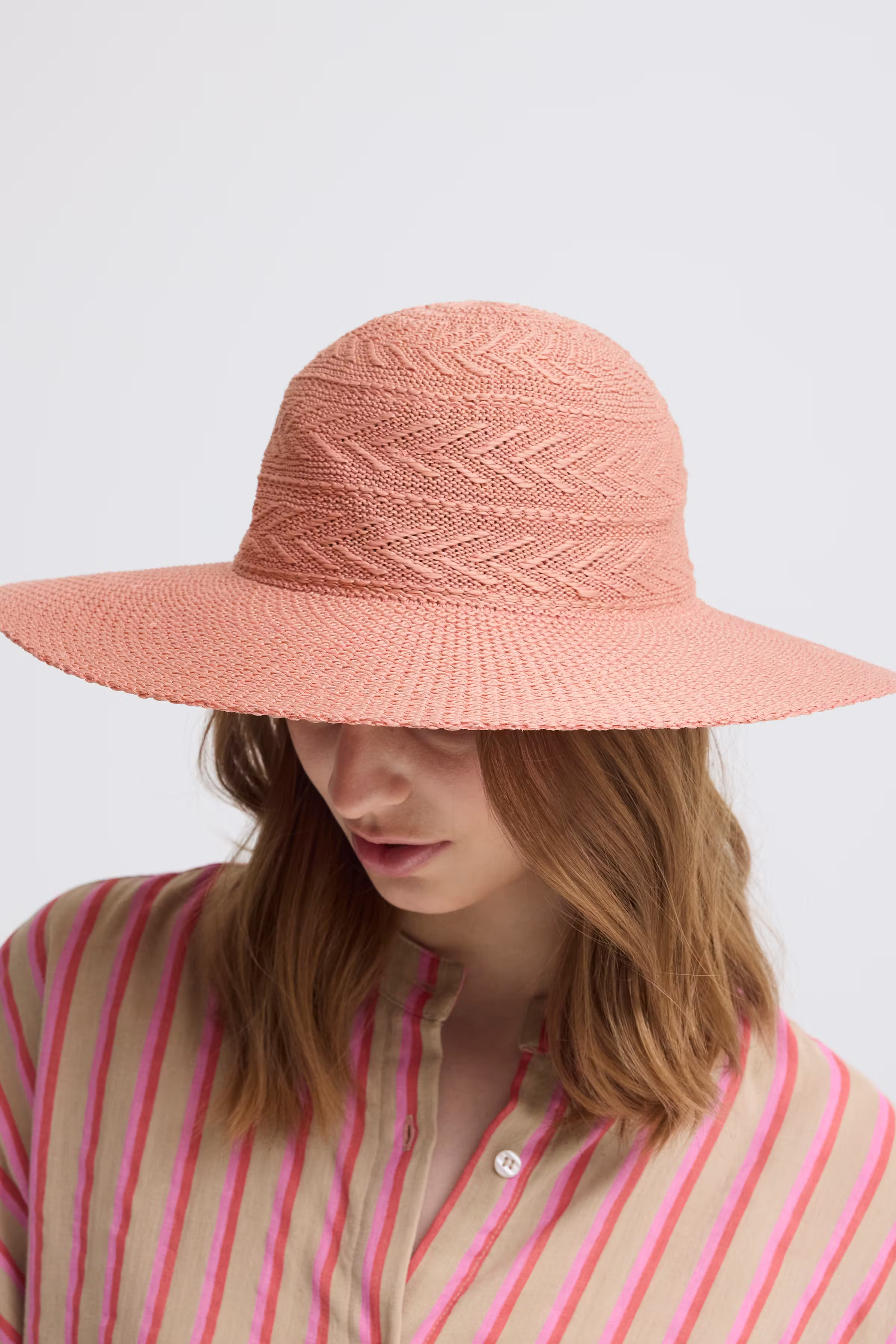 IAERNA Hat LOOKBOOK DETAIL 20125734-191655