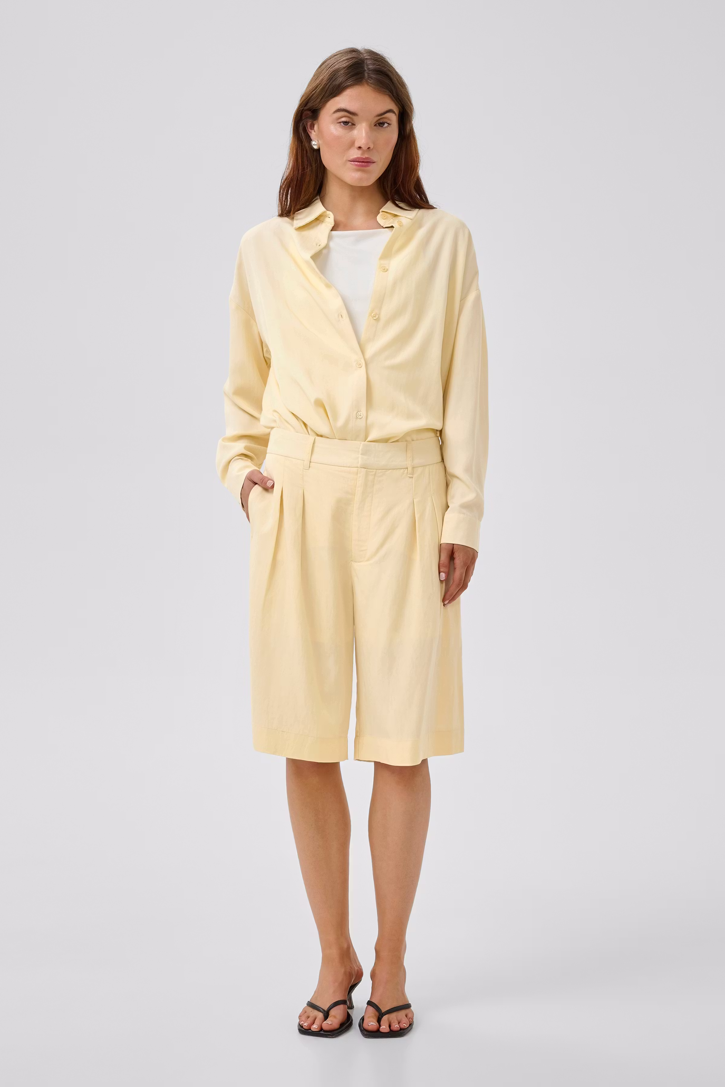 MWZoe Shorts LOOKBOOK FRONT 10705575-110515