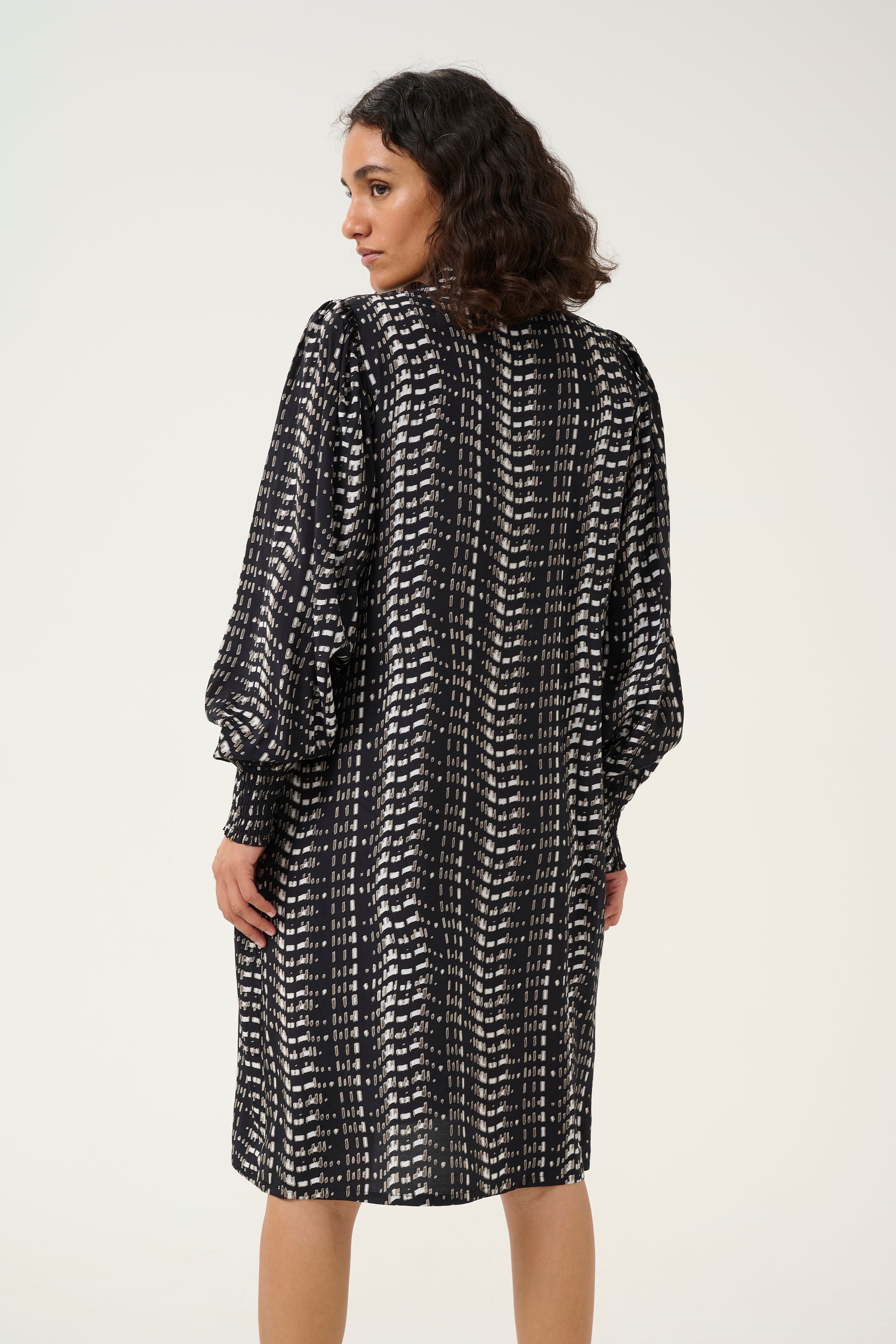 KAalice Kleid LOOKBOOK BACK 10509404-106972