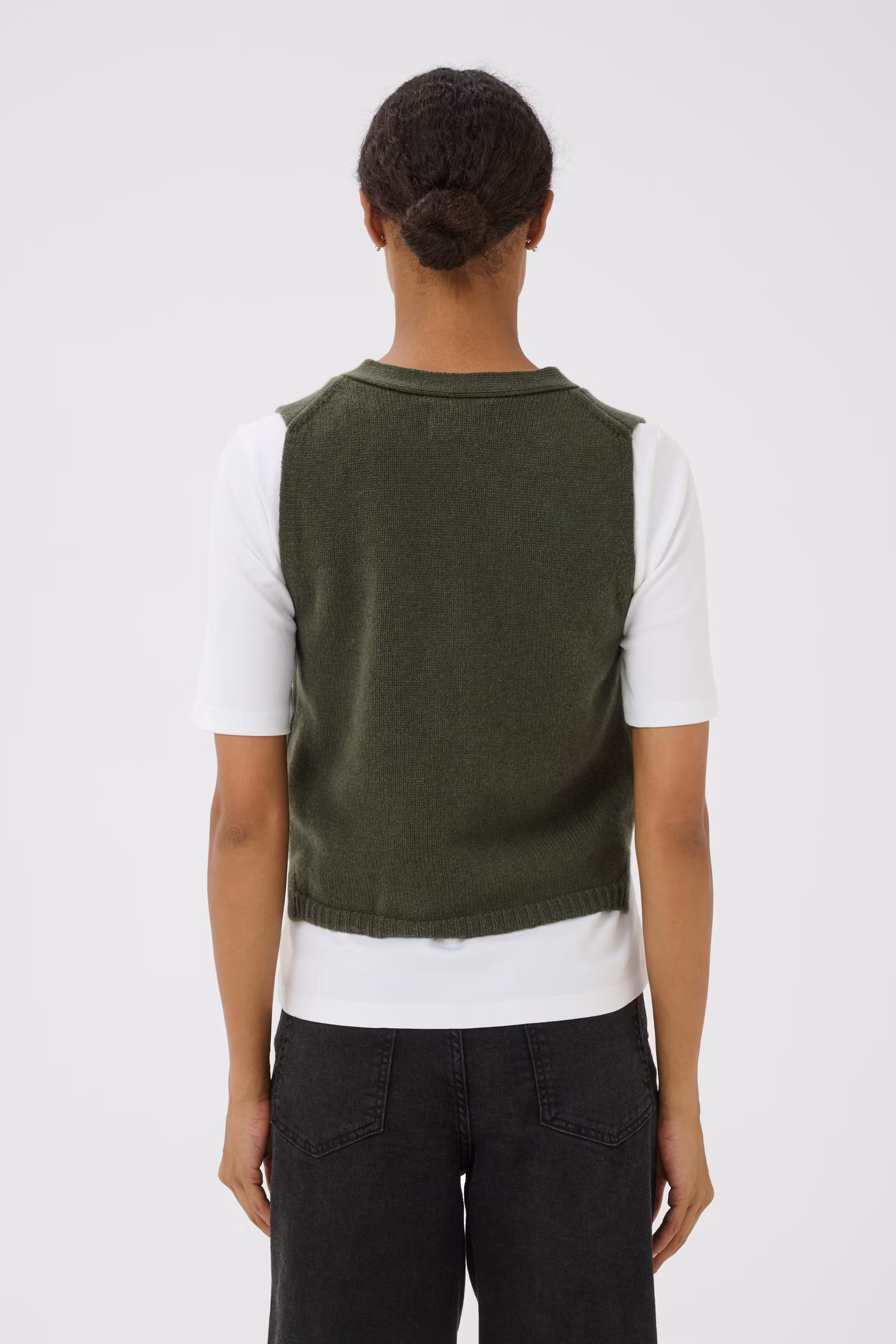 SylvaPW Vest LOOKBOOK BACK 30310052-190312