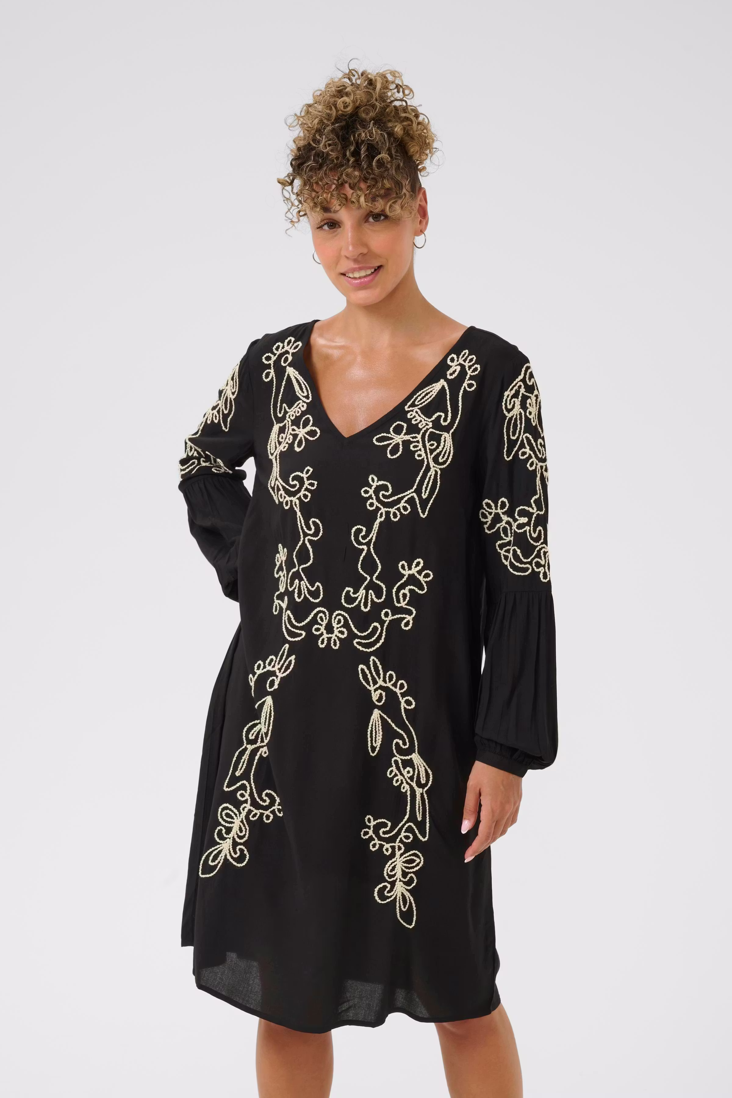 CRVivina Dress LOOKBOOK FRONT 10614399-100120