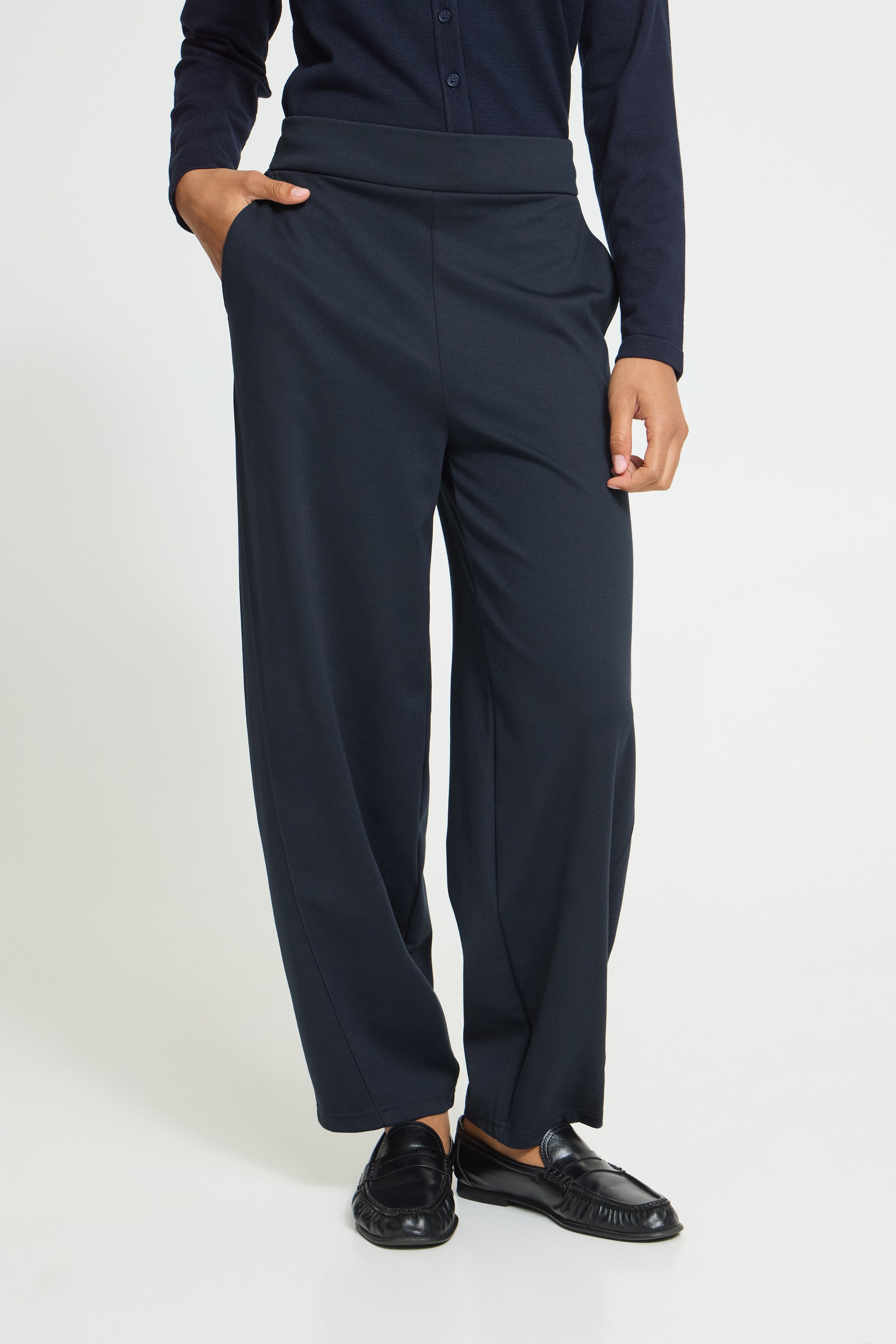 IXKATE BARREL  Hose LOOKBOOK FRONT 20123727-194010