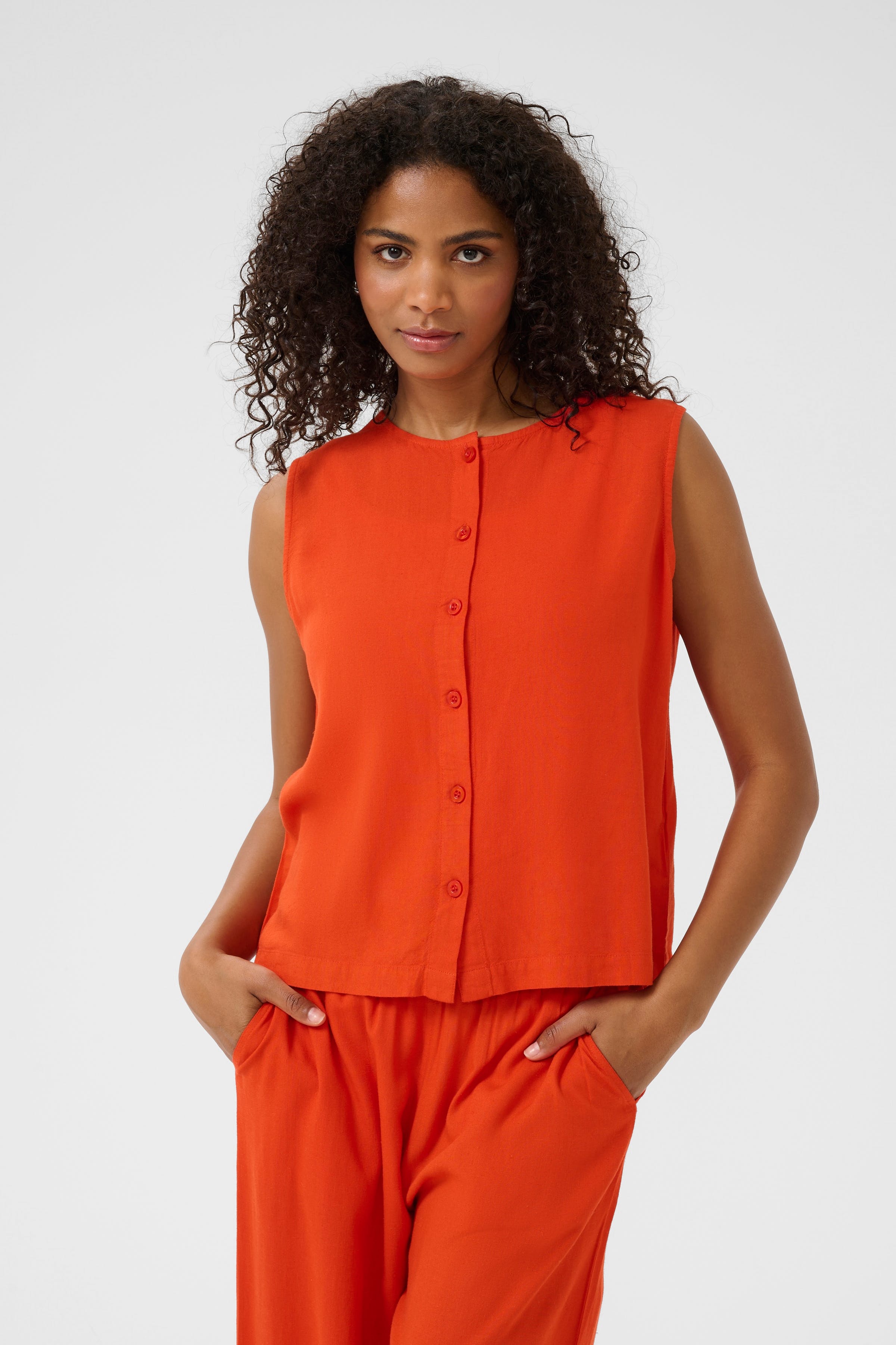 KAmilia Linen Blouse LOOKBOOK FRONT 10510158-171558