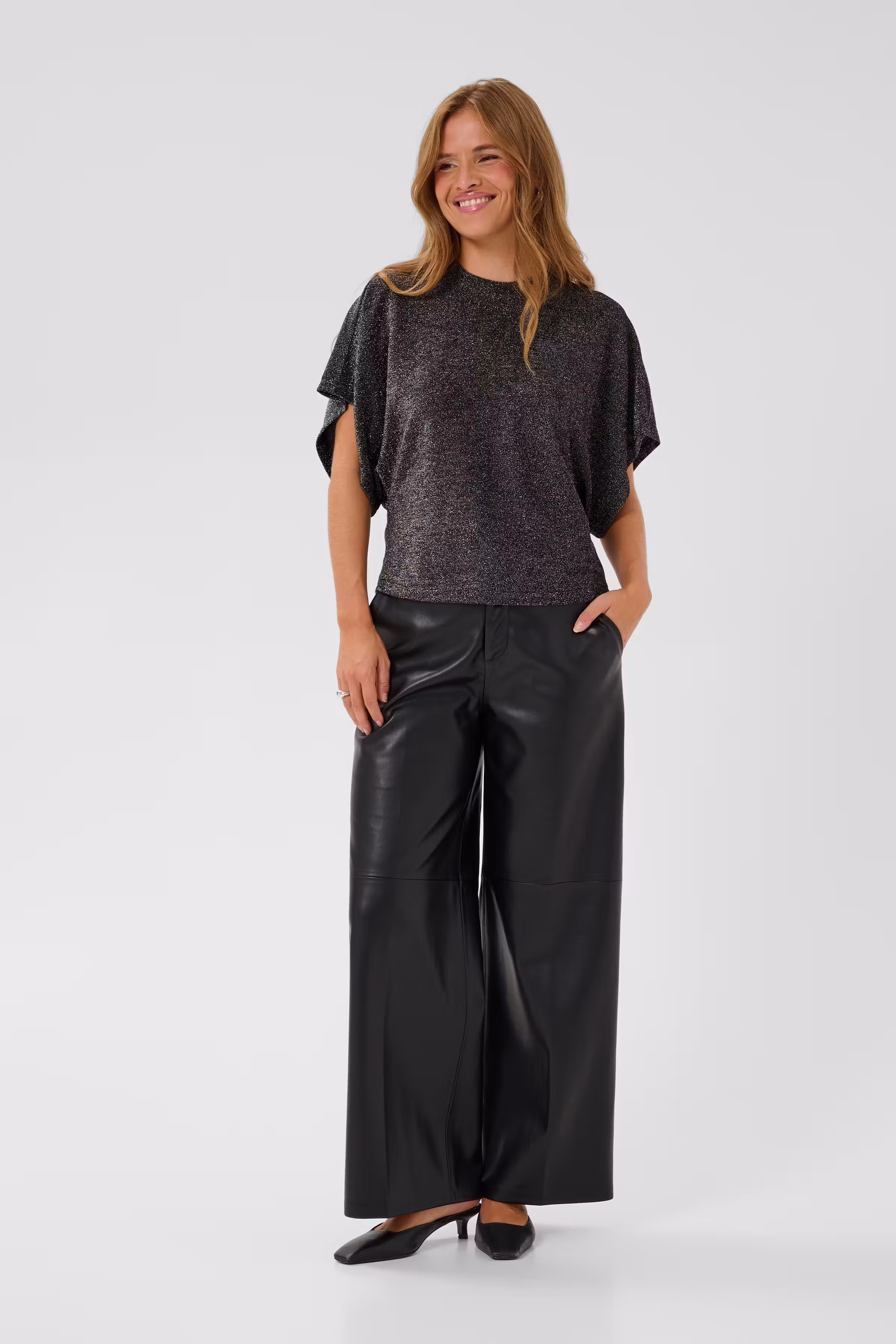 KArebecca T-shirt LOOKBOOK FRONT 10512393-110076