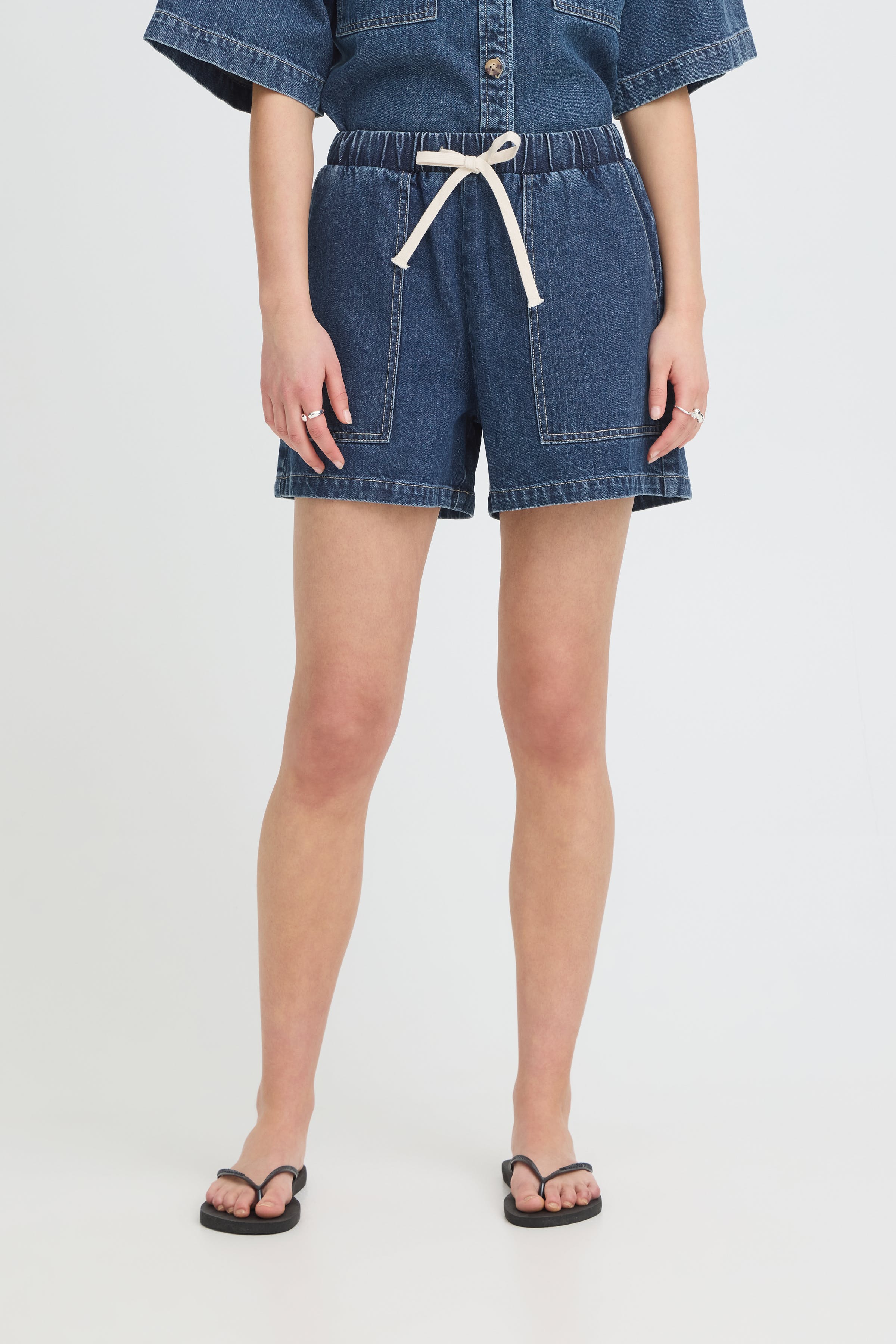 IHKAMINA Shorts LOOKBOOK FRONT 20125965-200339