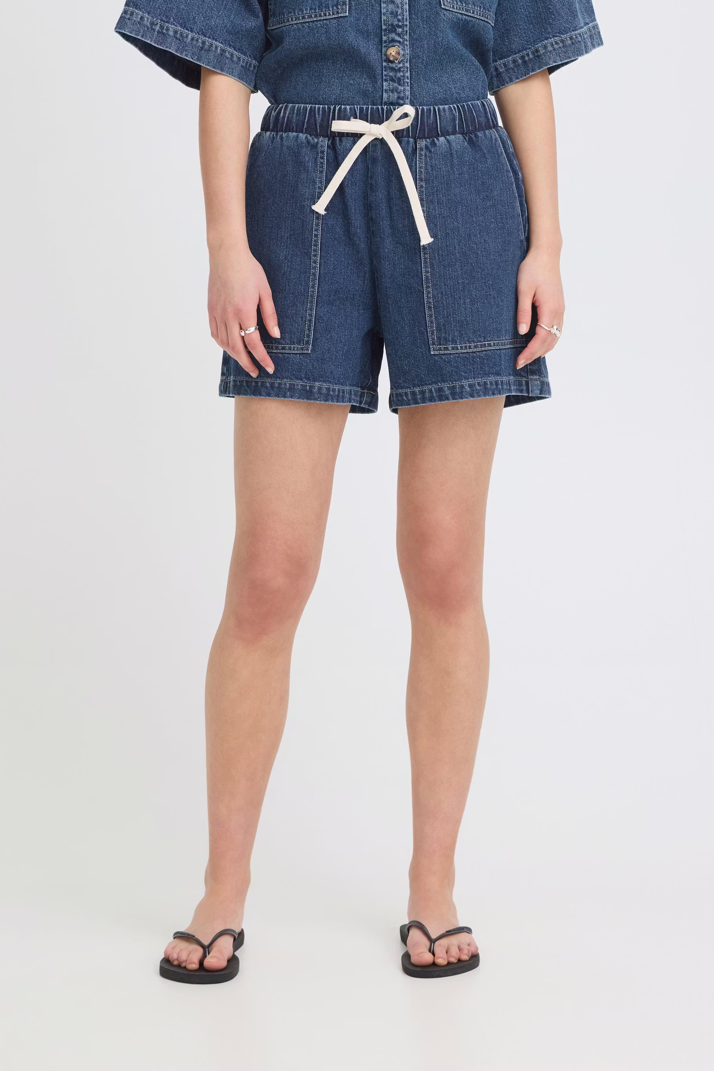 IHKAMINA Shorts LOOKBOOK FRONT 20125965-200339