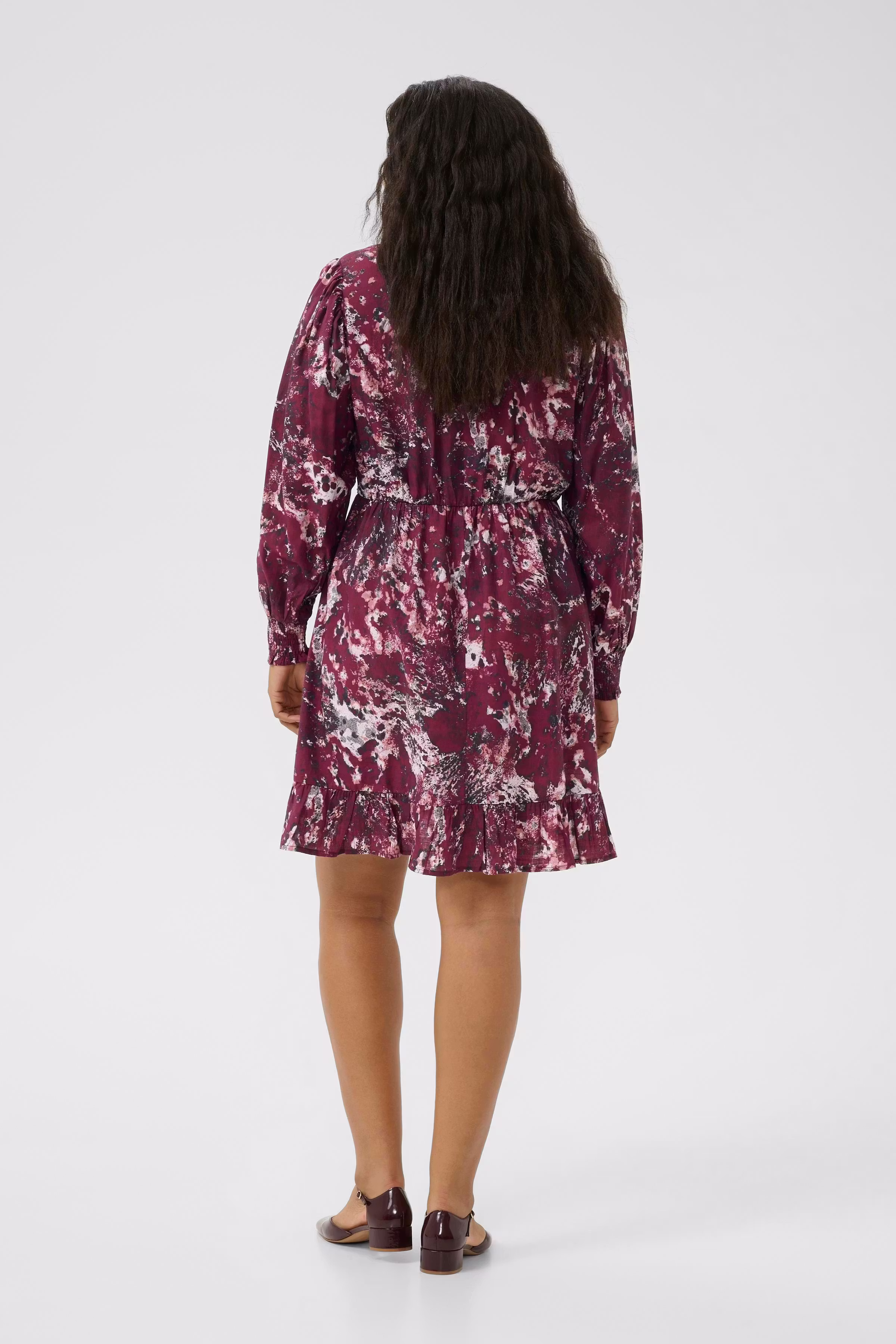 KCmina Kleid LOOKBOOK BACK 10583672-108210