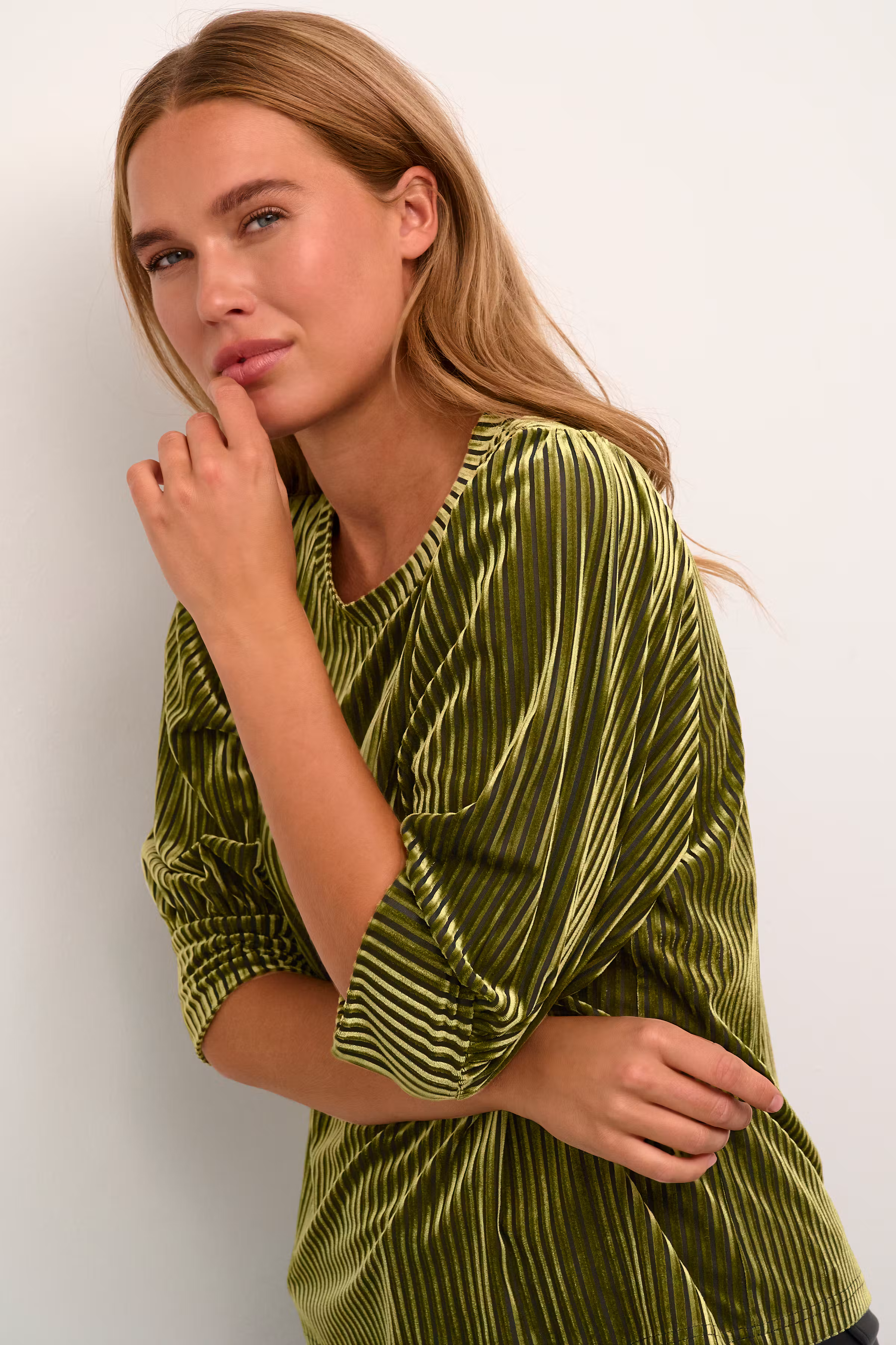 KAcaca Velourbluse LOOKBOOK DETAIL 10503887-170636