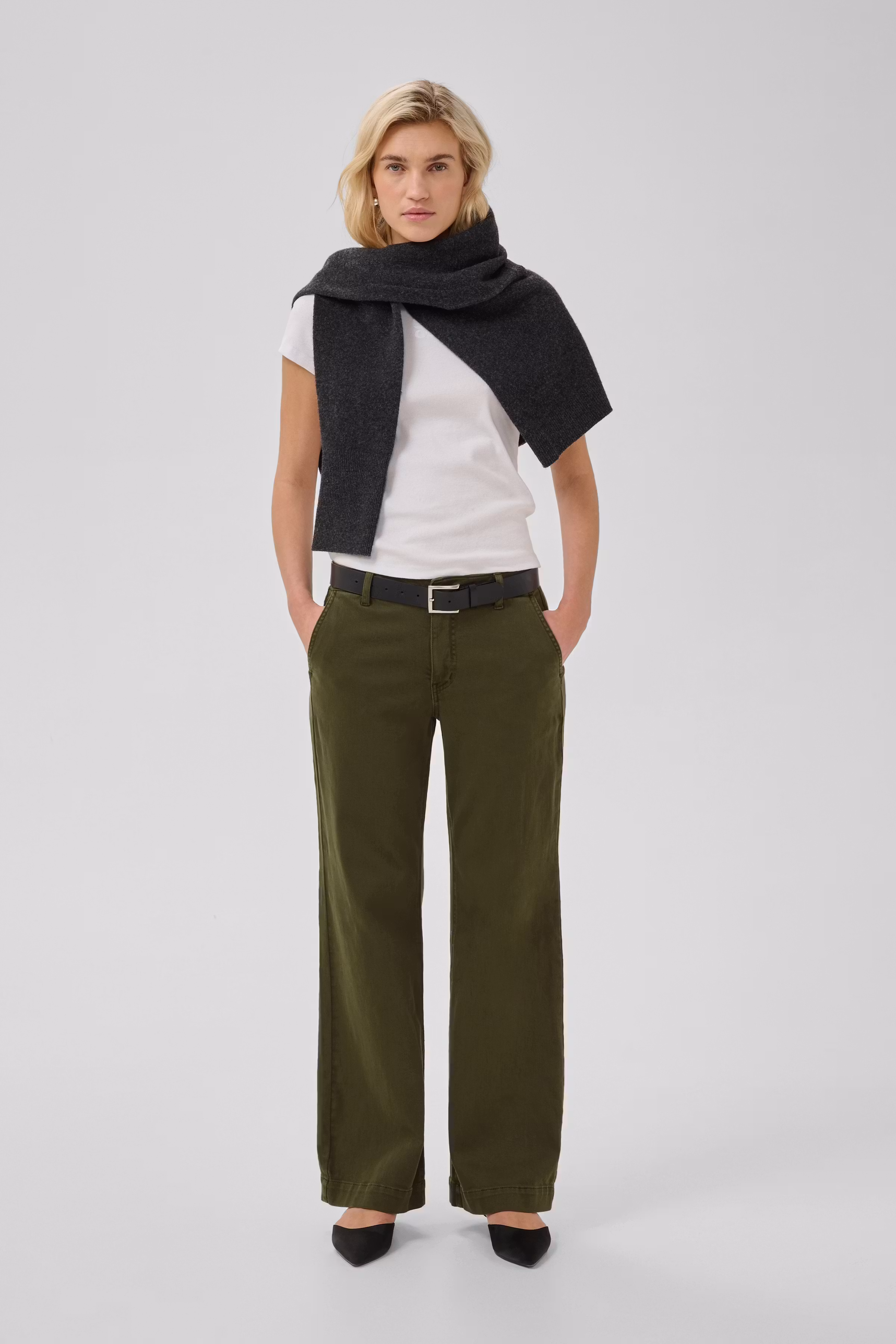 LaraMW Trousers LOCATION NONE 10705225-190515
