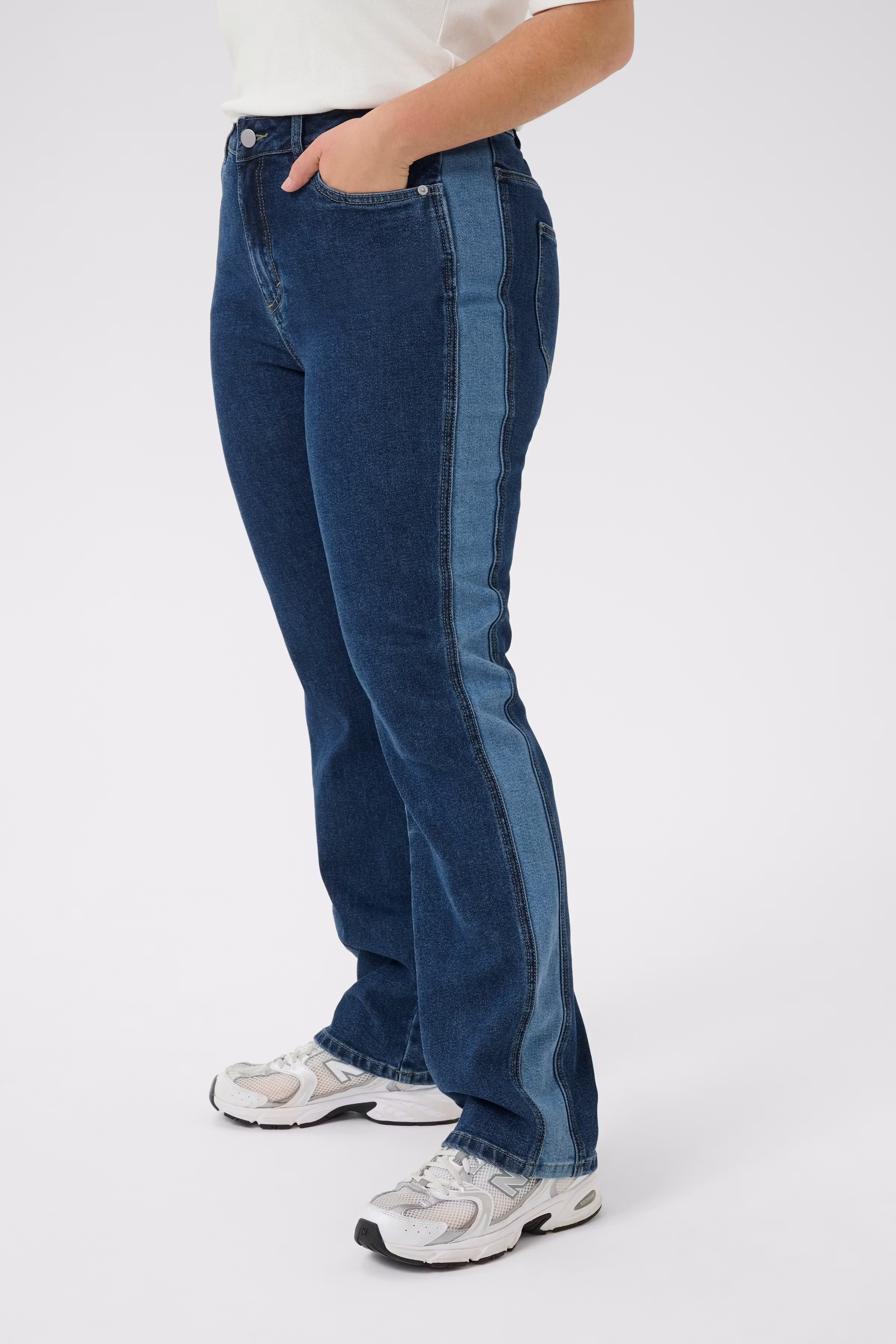 KCsandria Straight Jeans LOOKBOOK FRONT 10583532-102272