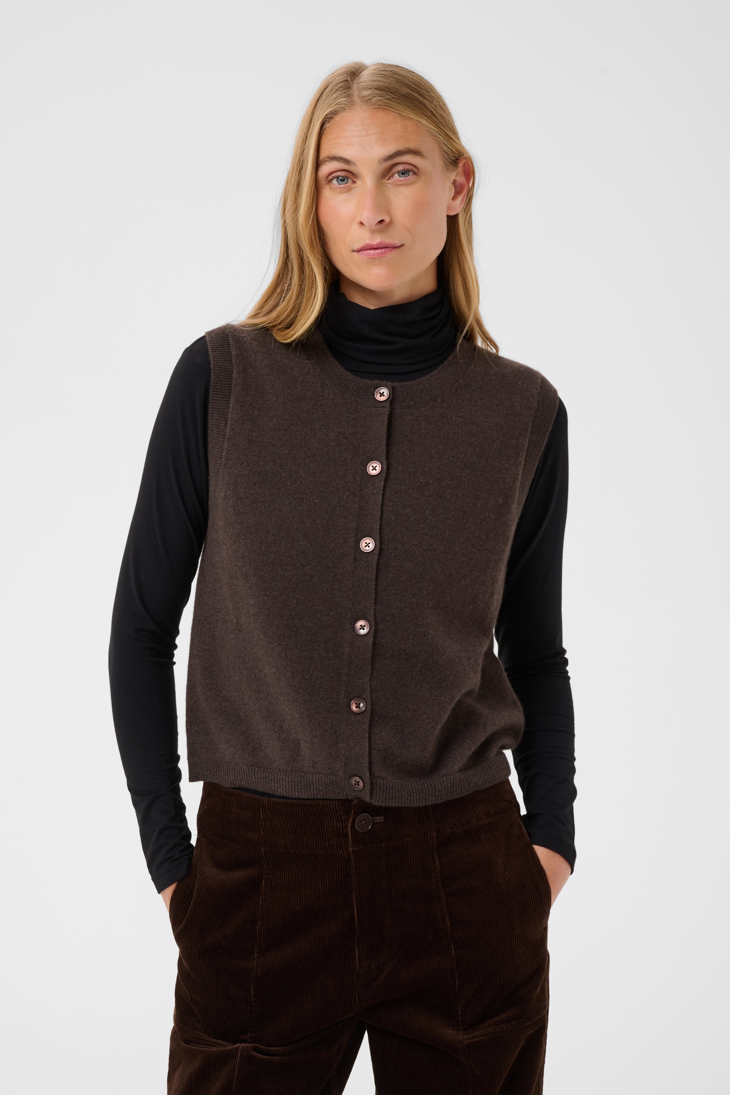 CaniaPW Vest LOOKBOOK FRONT 30310872-1911061