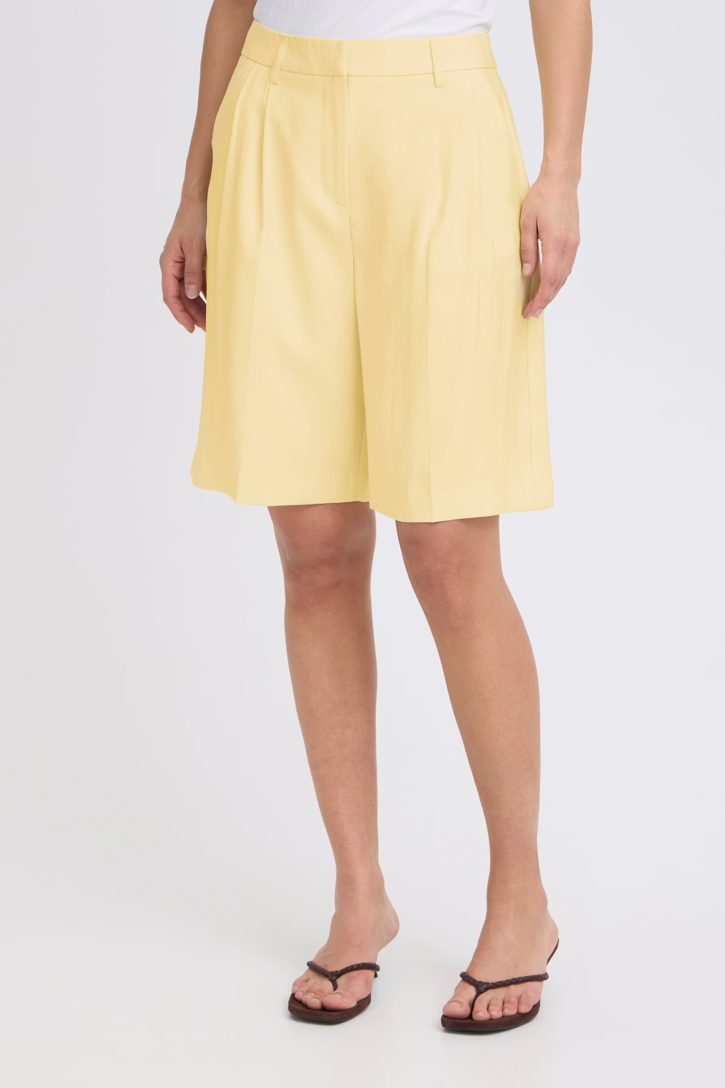 BYESSIE Bermuda LOOKBOOK FRONT 20818930-110619