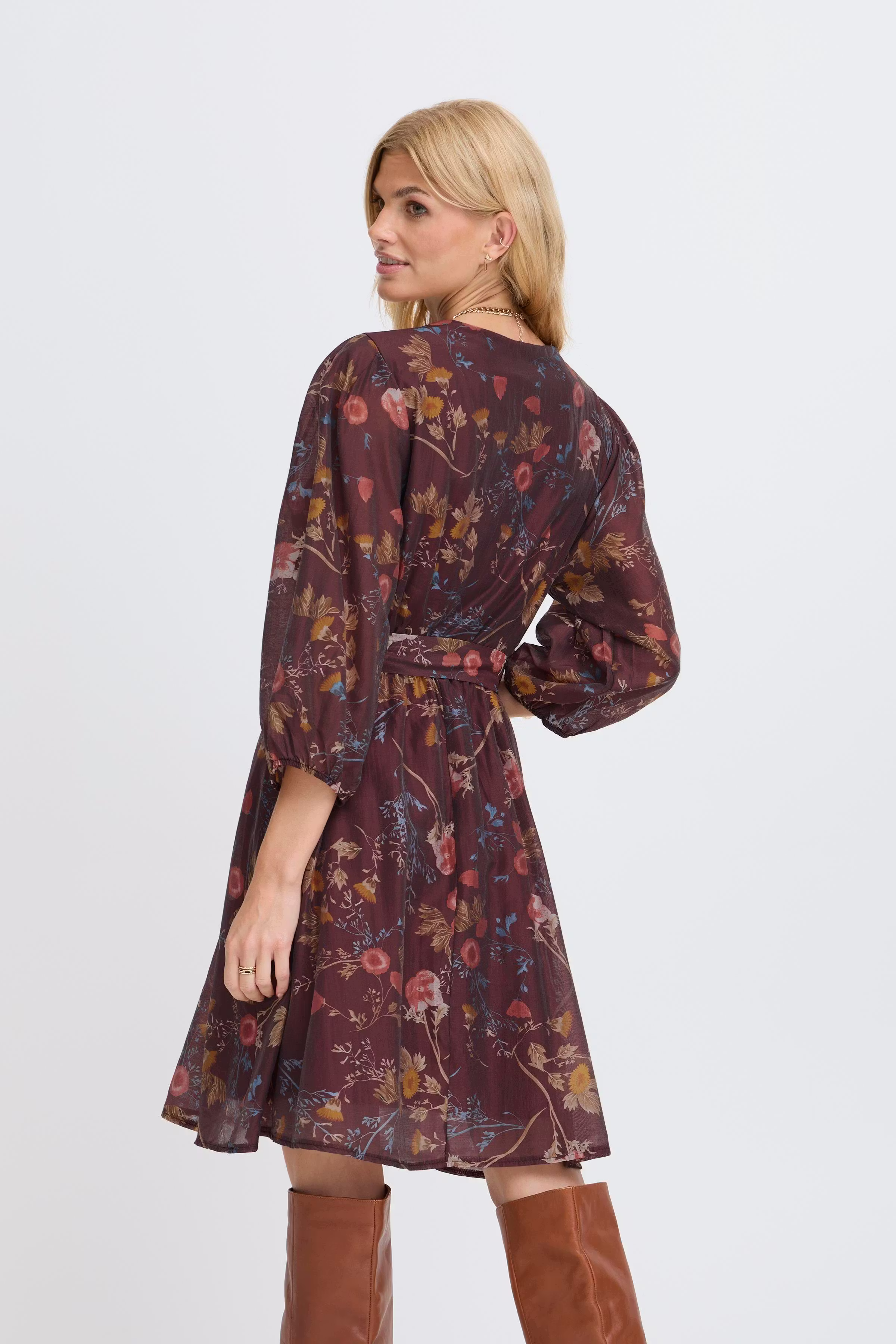 SBLEYIA Kjole LOOKBOOK BACK 22101066-191724