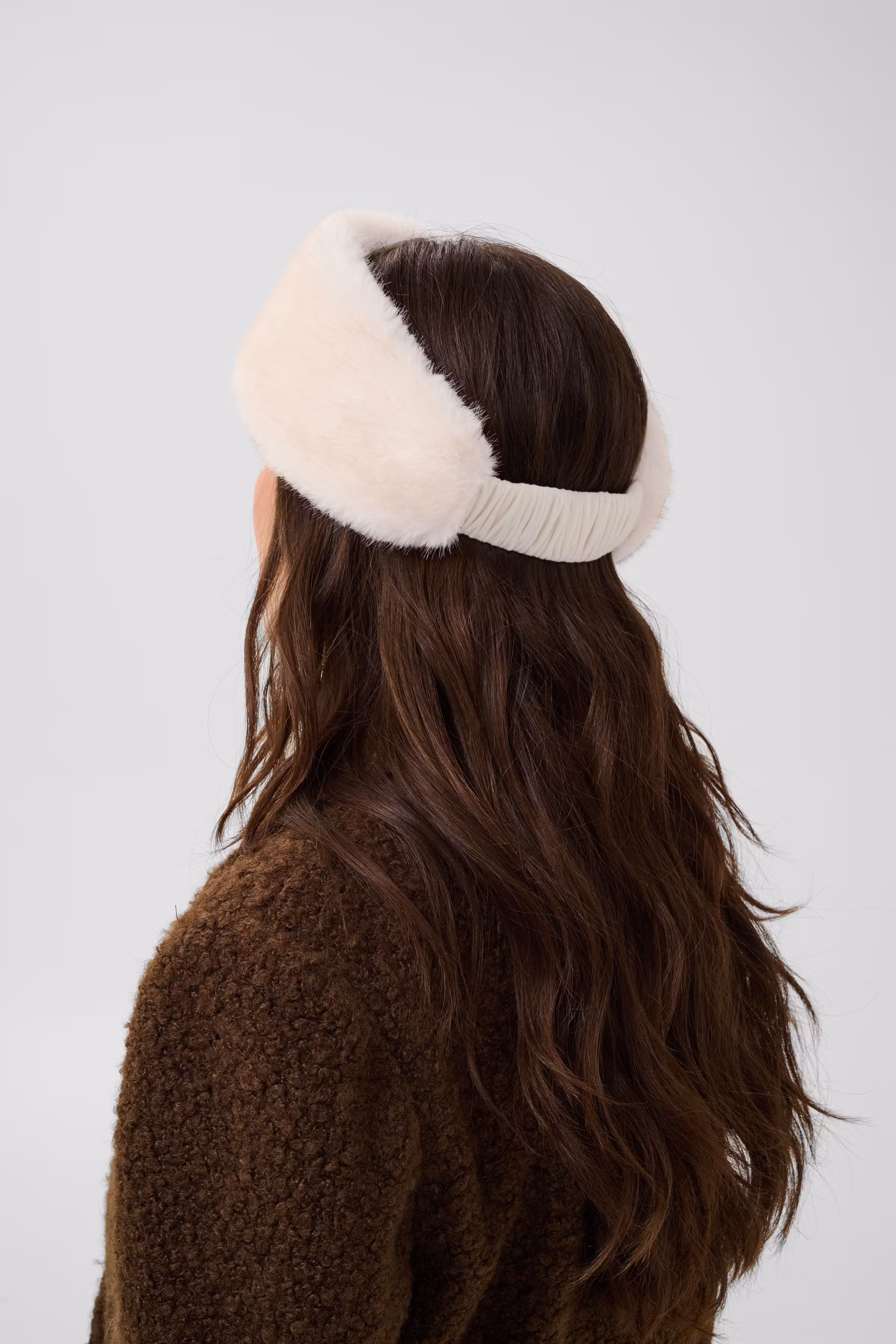 CUkalma Faux fur headband
 LOOKBOOK DETAIL 50113791-110605