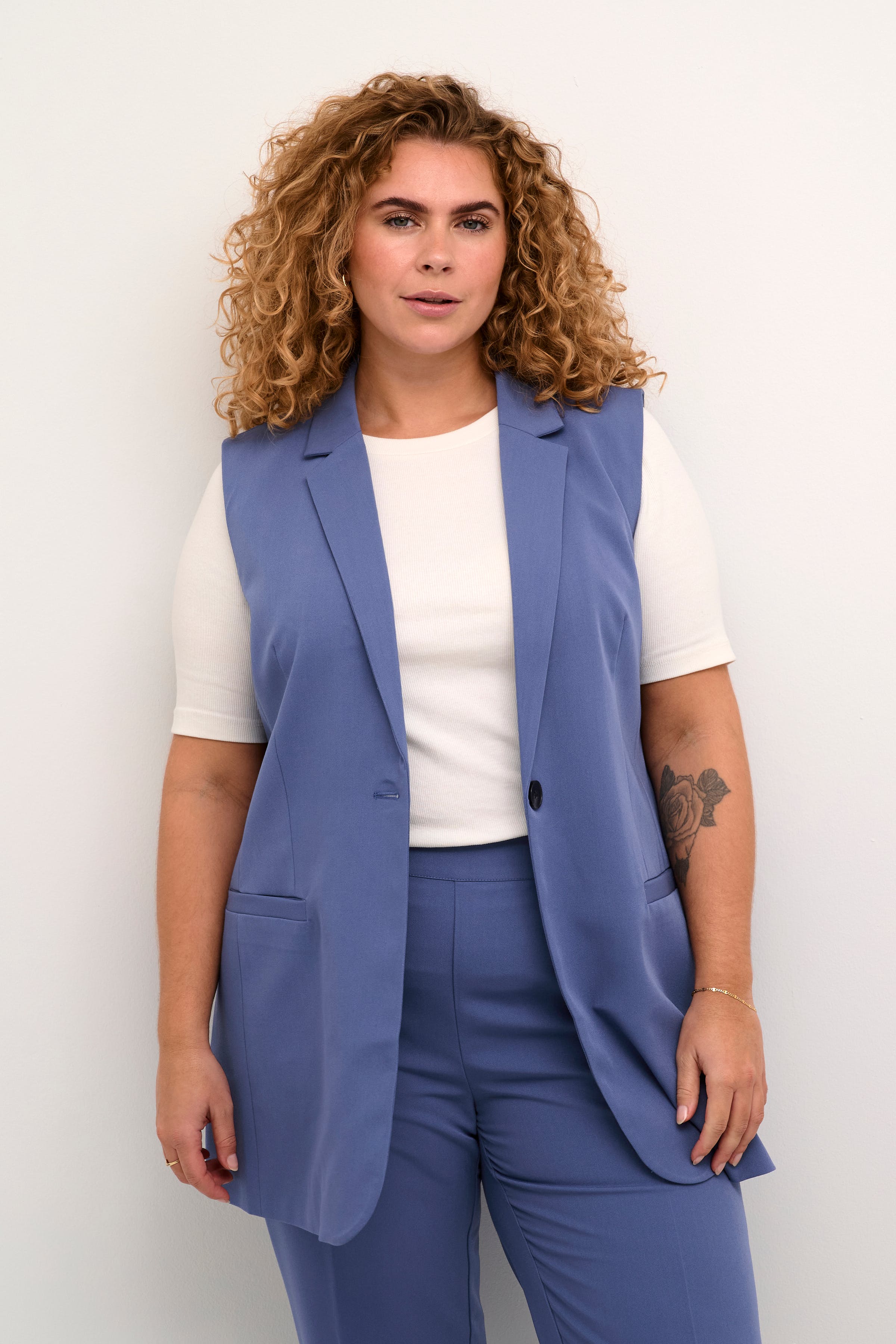 KCsakira Waistcoat LOOKBOOK FRONT 10582383-193928