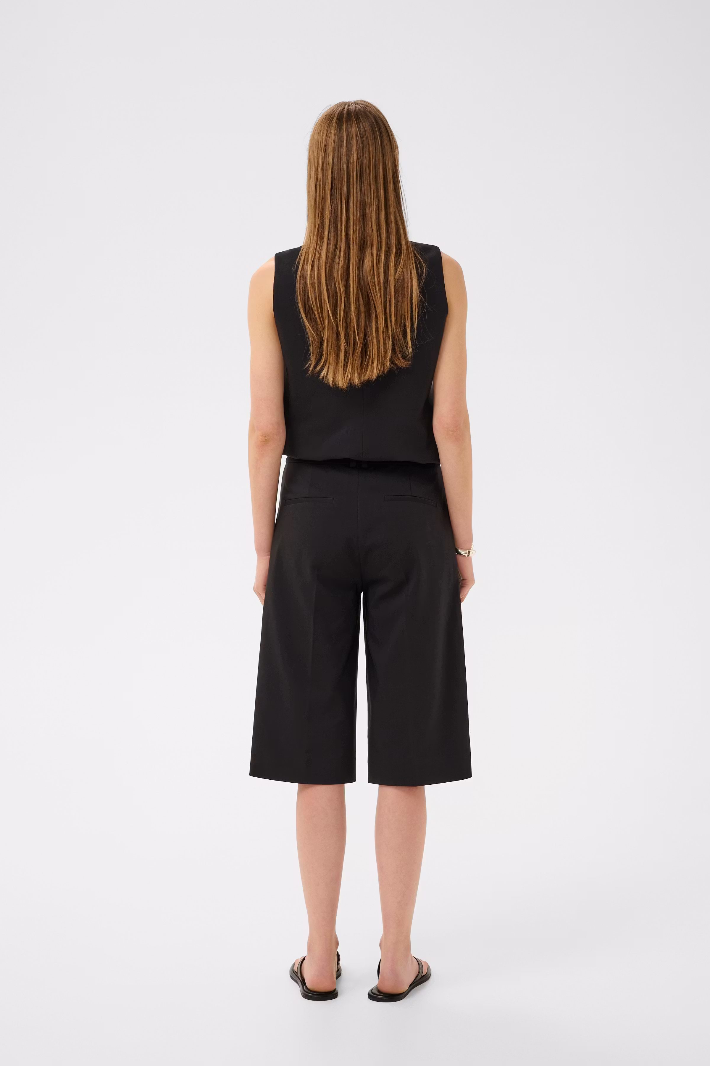 ZELLAIW Shorts LOOKBOOK BACK 30112628-194008