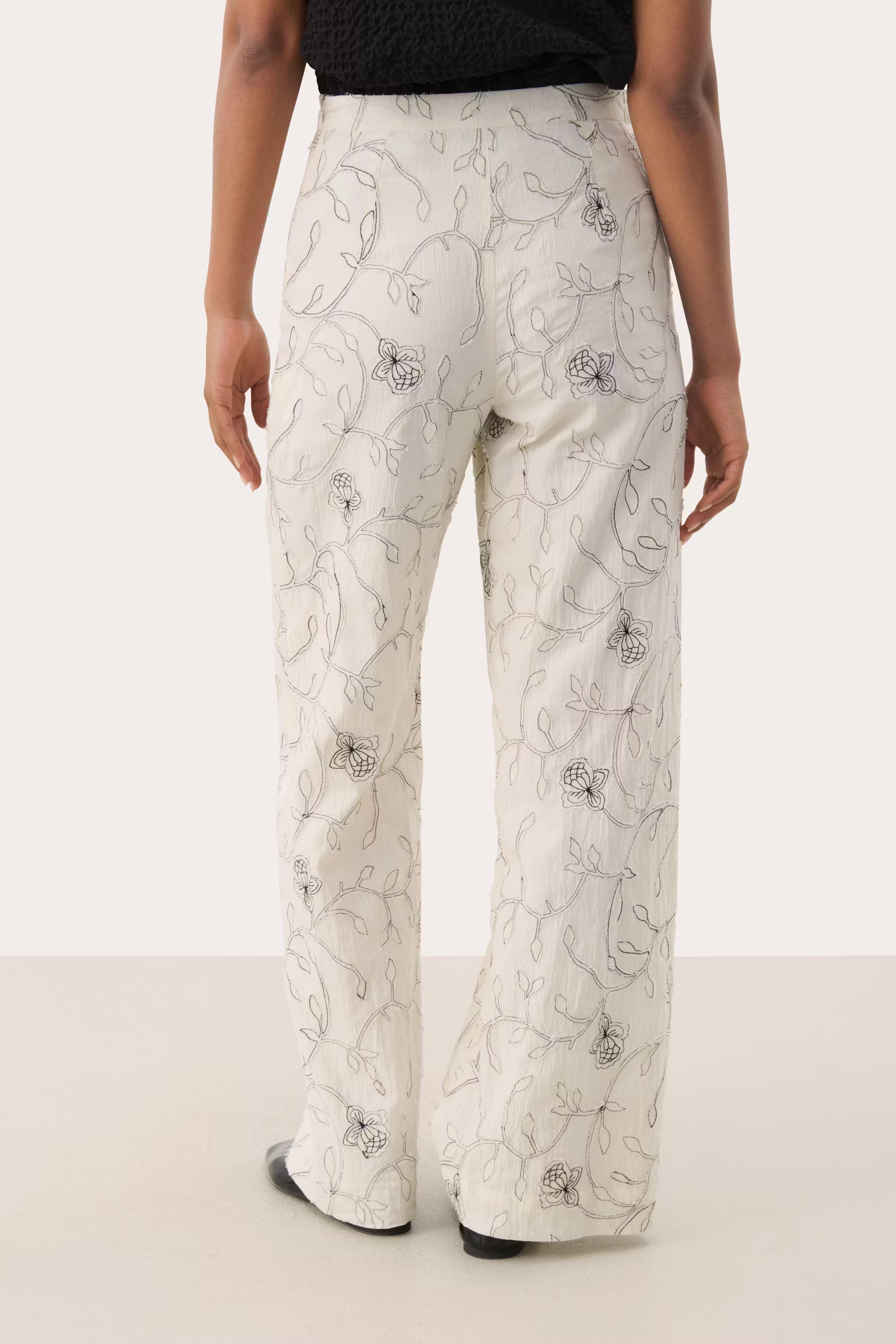 TrisjaPW Hose LOOKBOOK BACK 30309826-304018