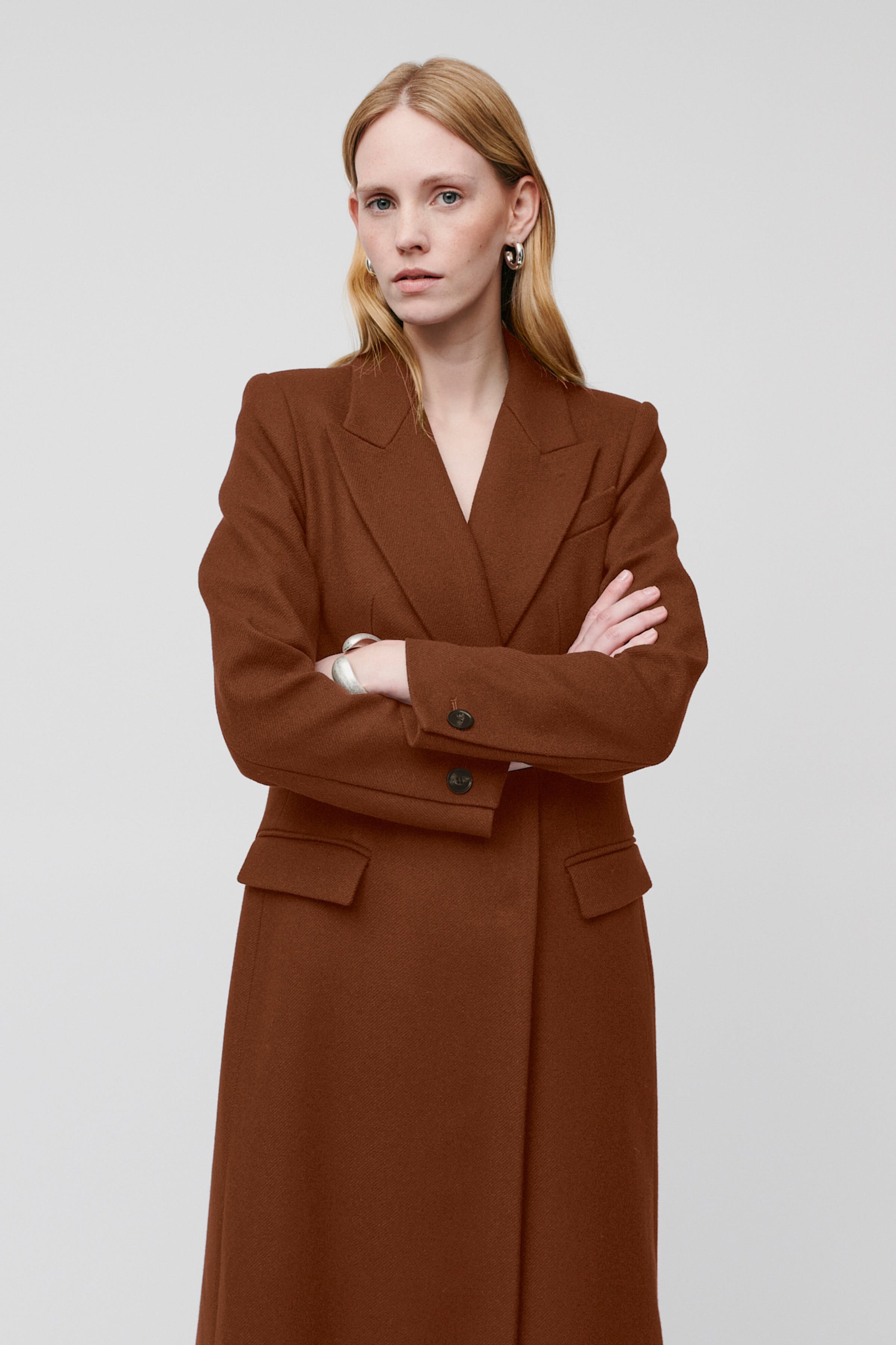 CYNTHIA Mantel LOOKBOOK FRONT 30600181-BR248