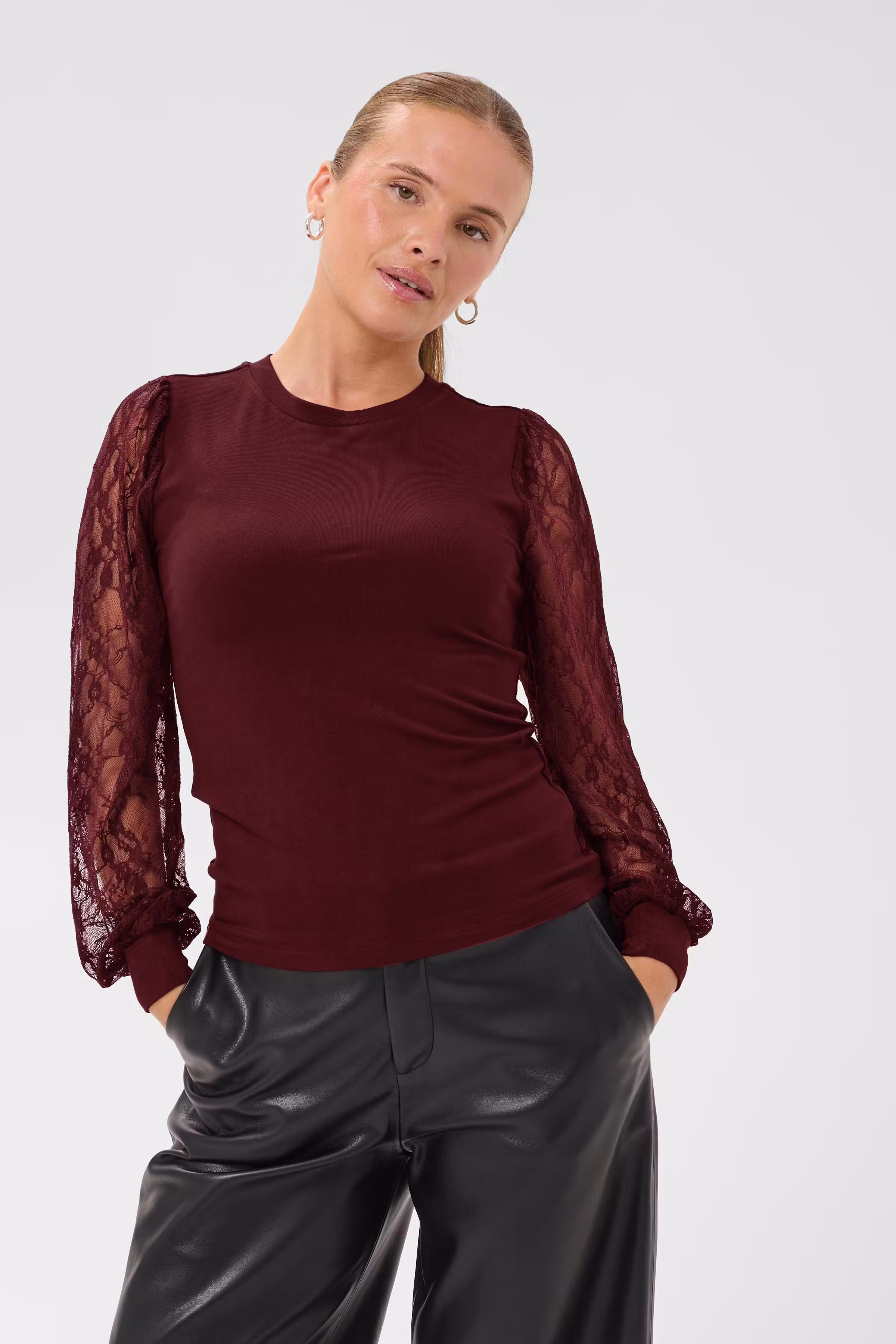 KAliana Blouse LOOKBOOK FRONT 10512539-191525