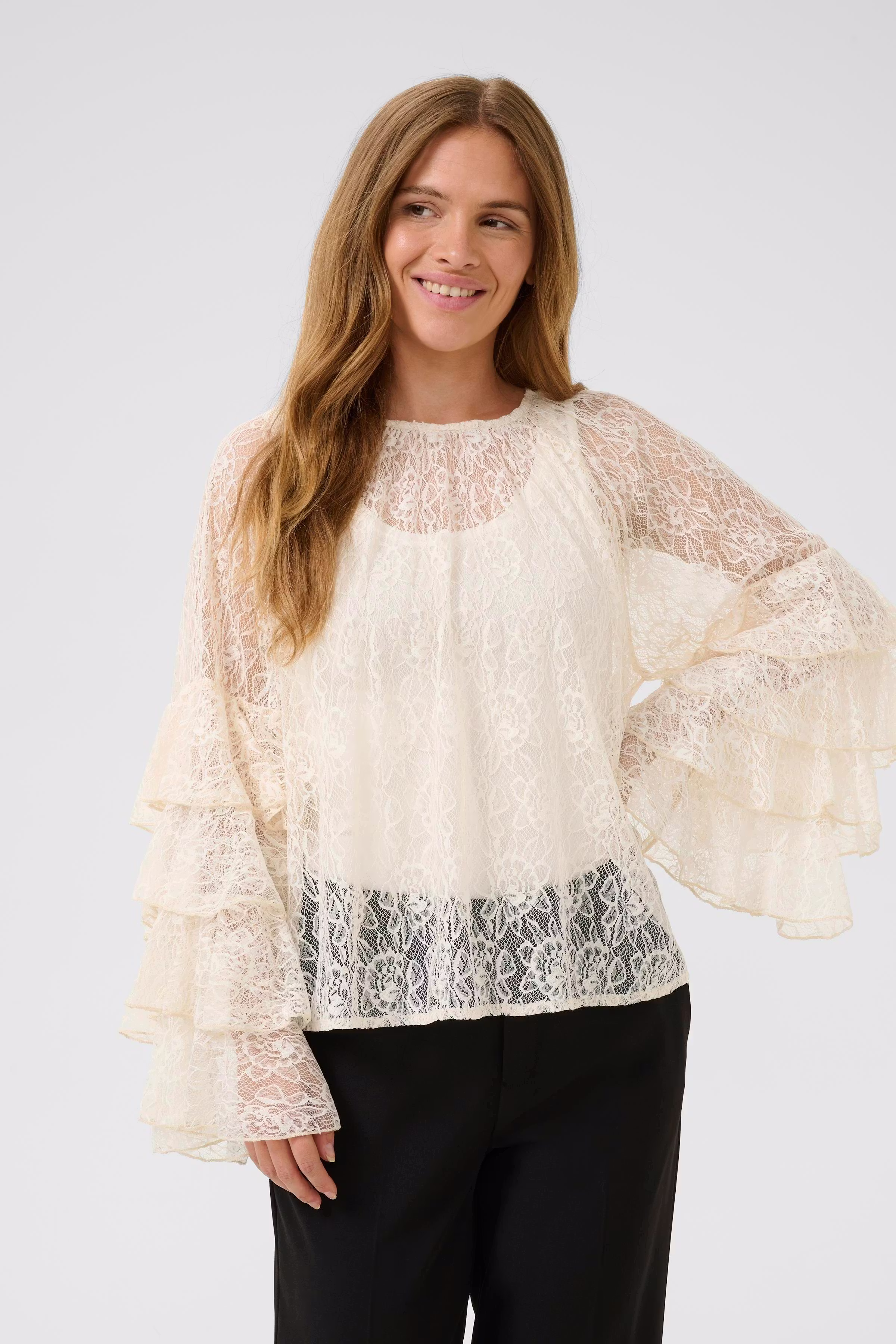 CUclemency Bluse med flæseærmer LOOKBOOK FRONT 50112497-120304
