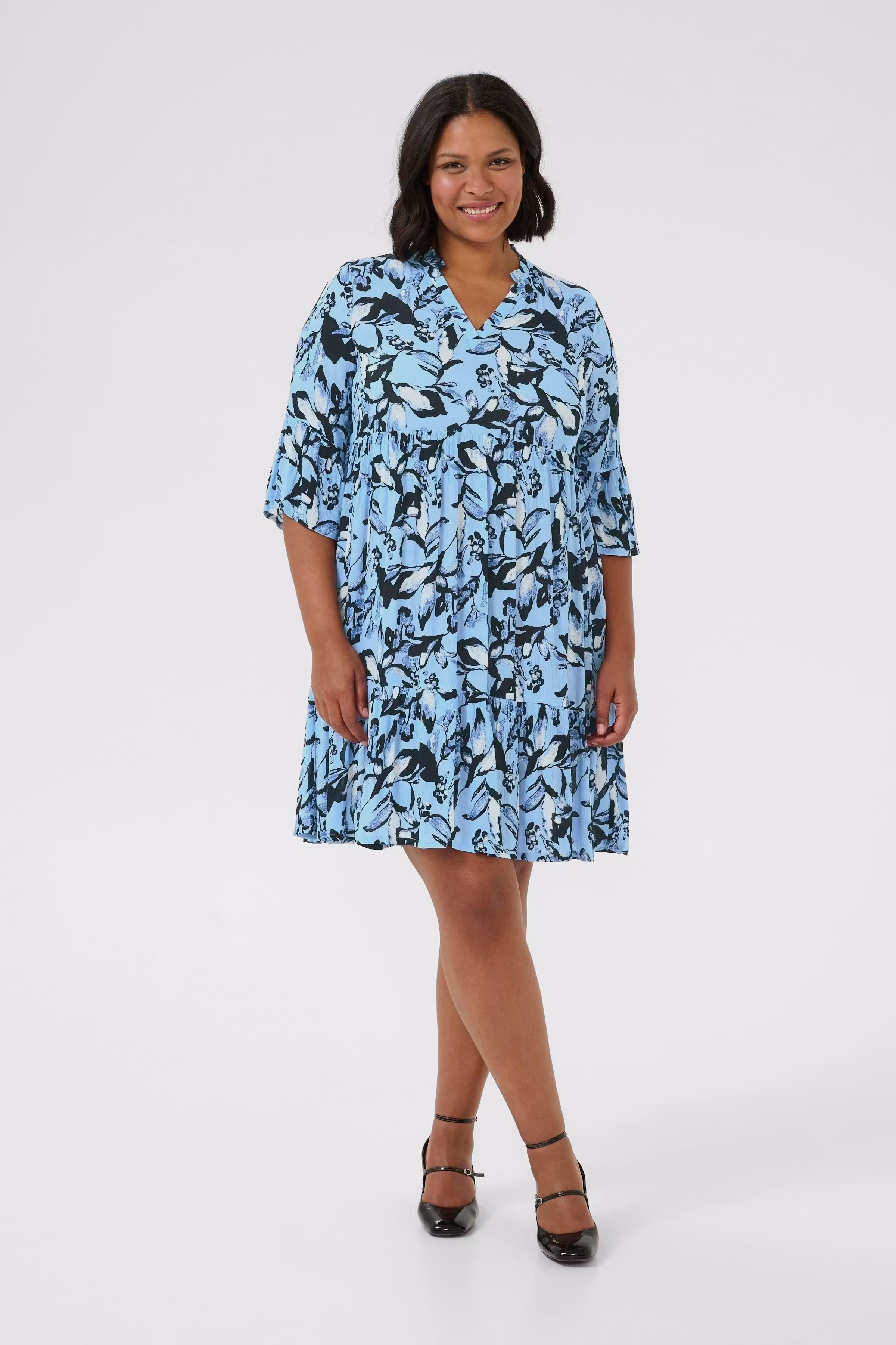 KCisma Dress LOOKBOOK FRONT 10581557-107938