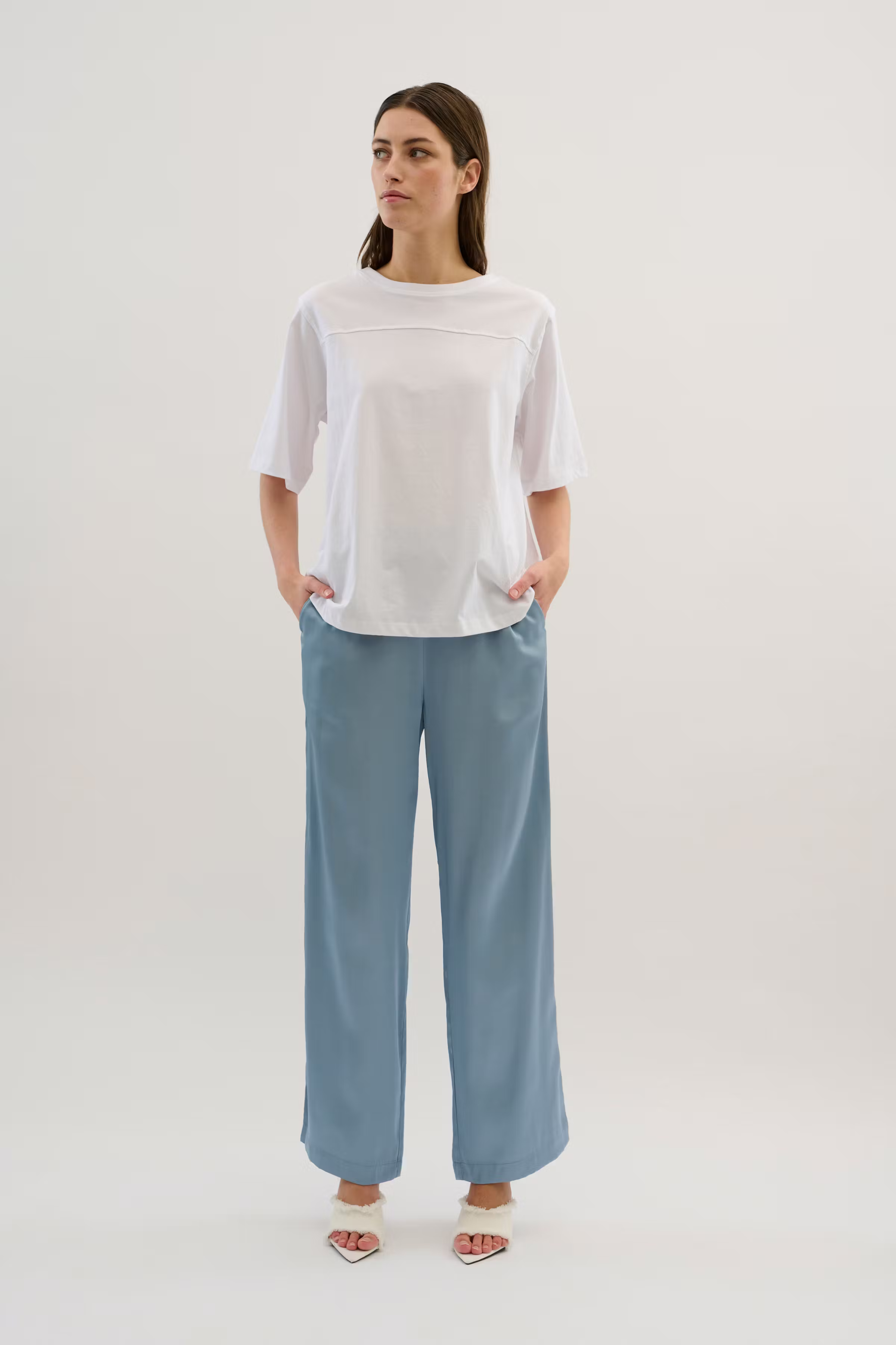 AmandaKB T-shirt LOOKBOOK FRONT 10103764-110601