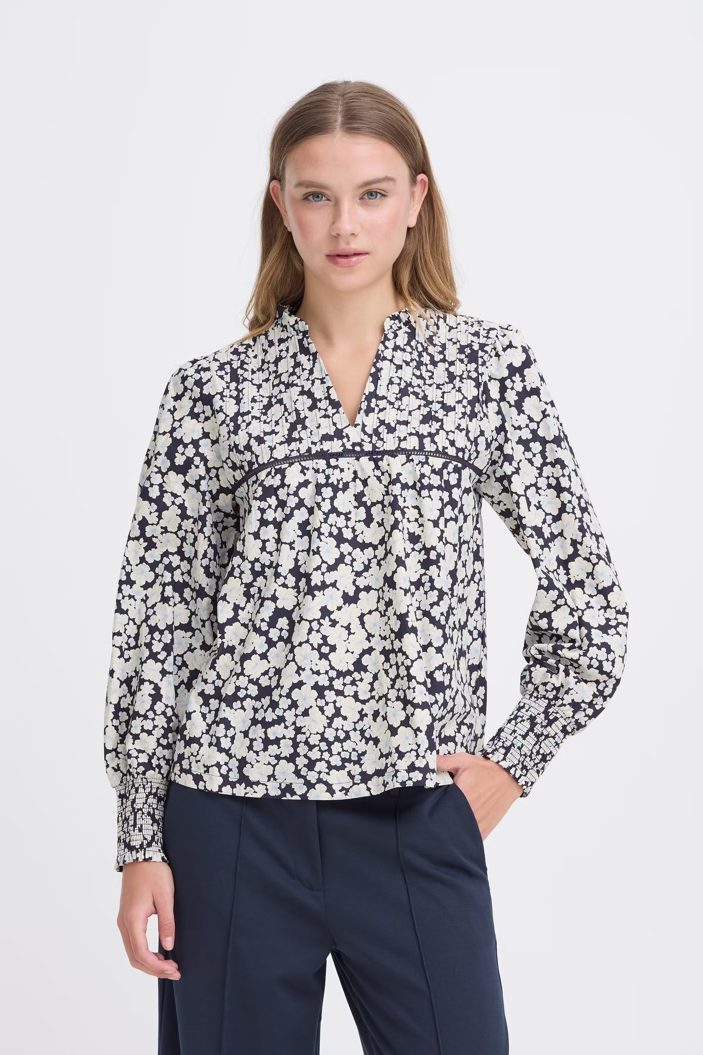 IHKELIA Bluse LOOKBOOK FRONT 20125138-900003900