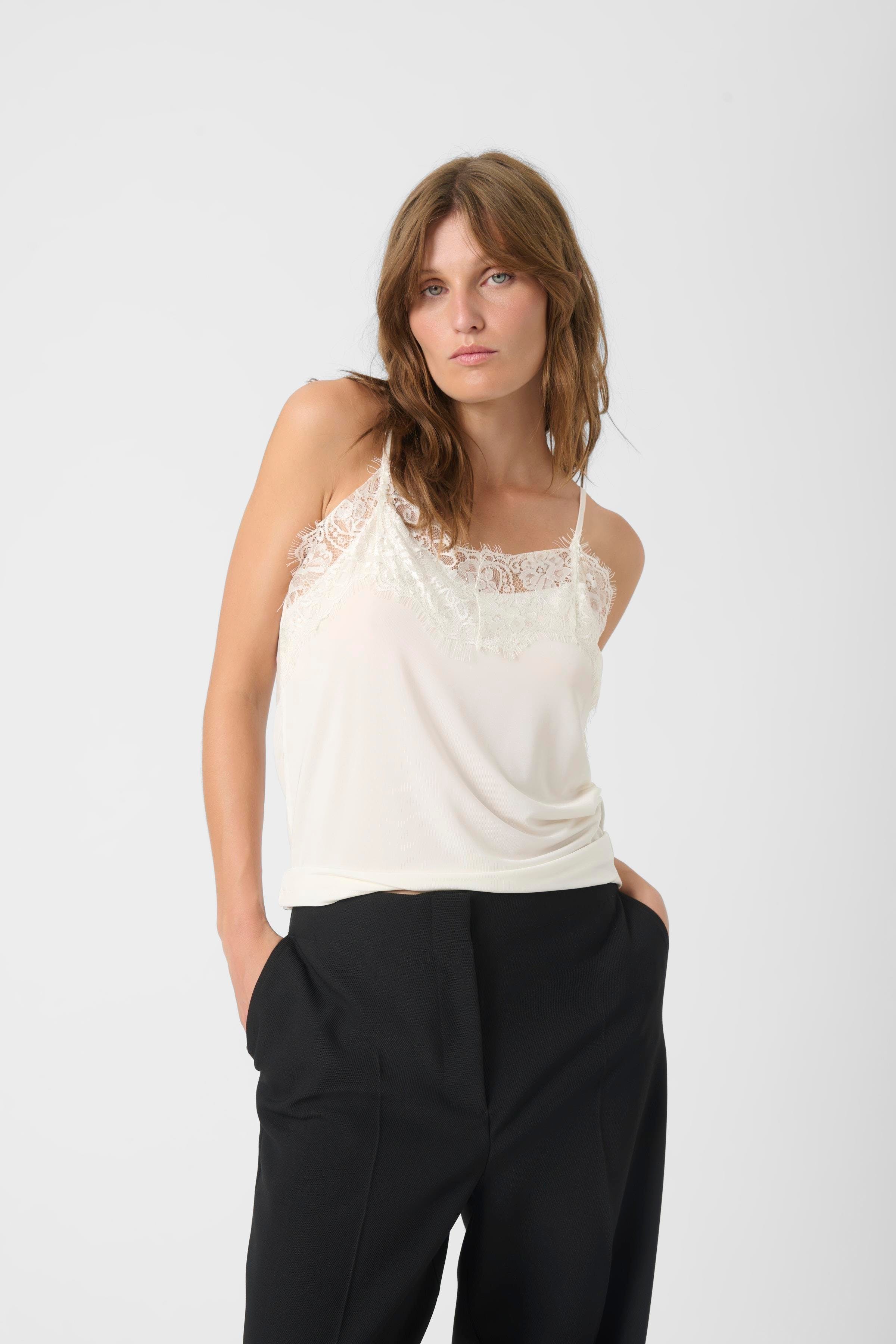 SLClara-topp LOOKBOOK FRONT 30403547-40093