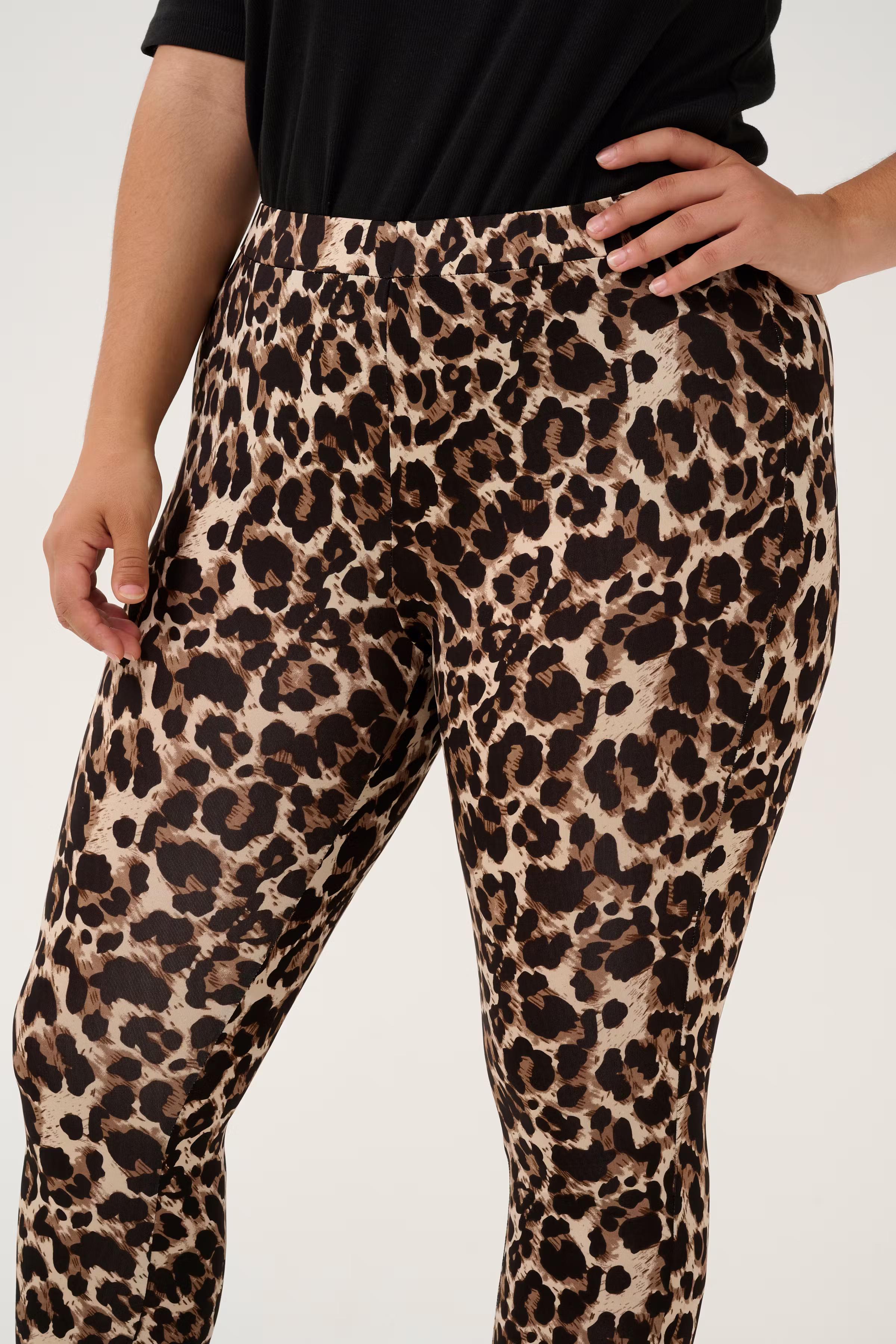 KCpeppi Leopard Leggings LOOKBOOK DETAIL 10583148-101623