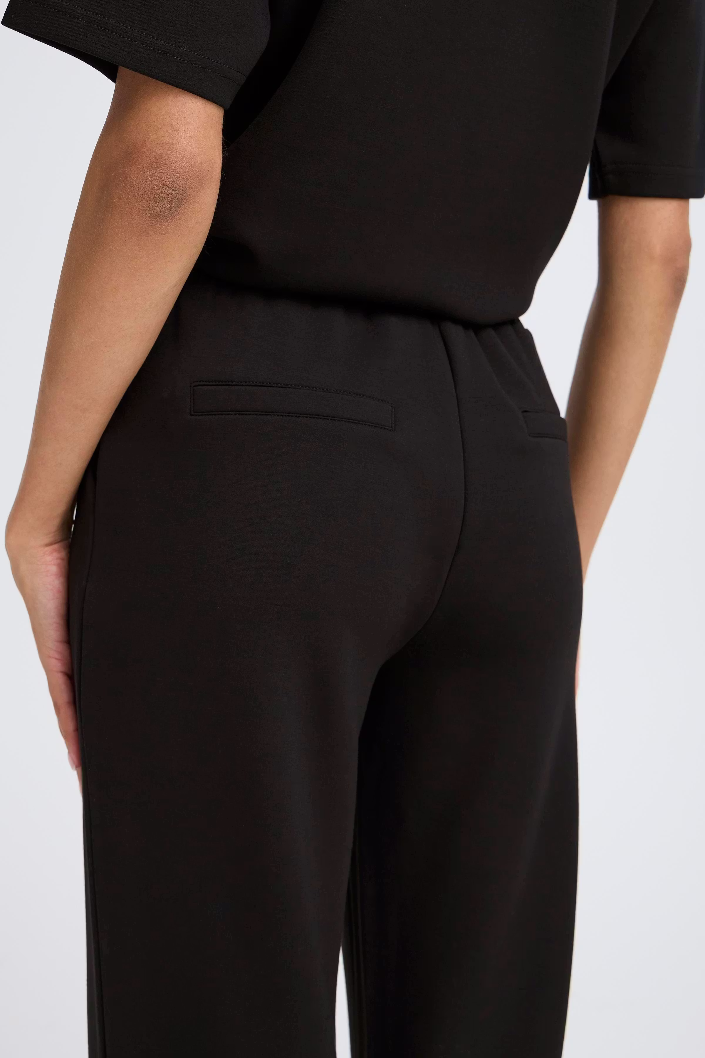 BYPUSTI Hose LOOKBOOK DETAIL 20818058-194008