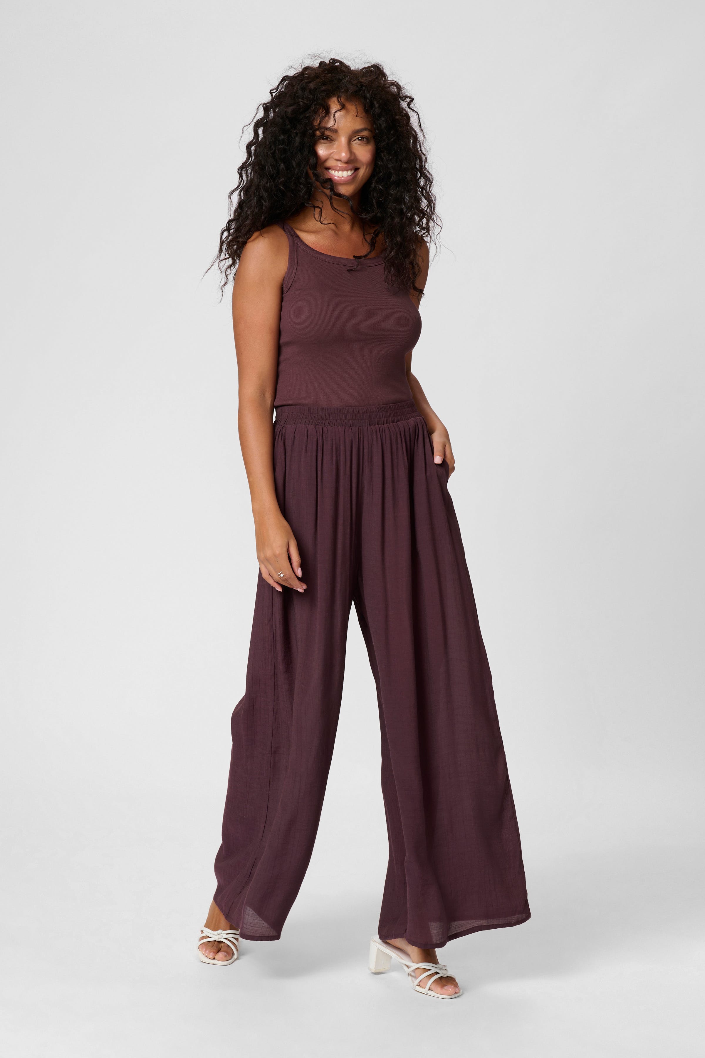 KAanja Trousers LOOKBOOK FRONT 10510070-191619