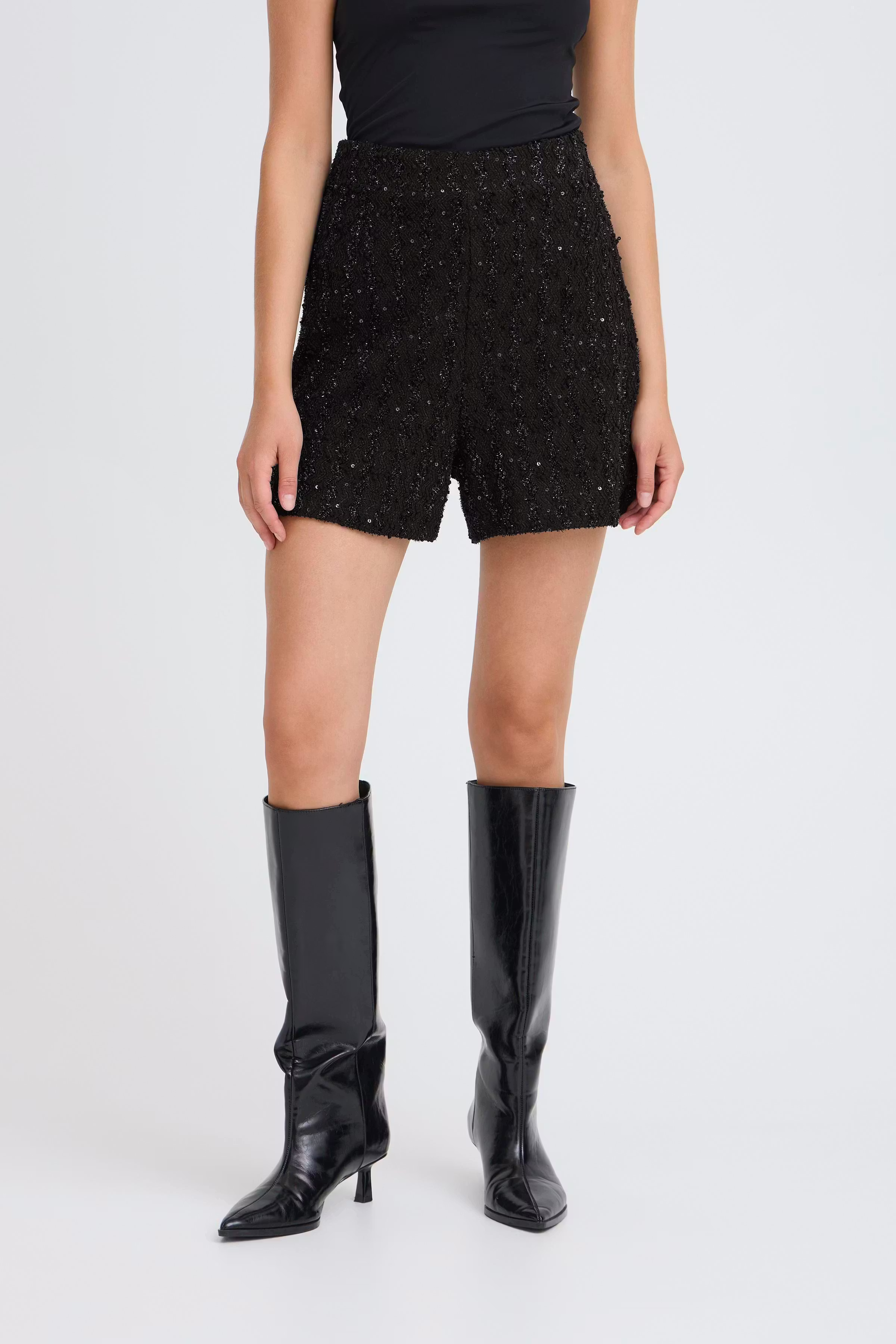 IHNINKY Shorts LOOKBOOK FRONT 20124815-194008