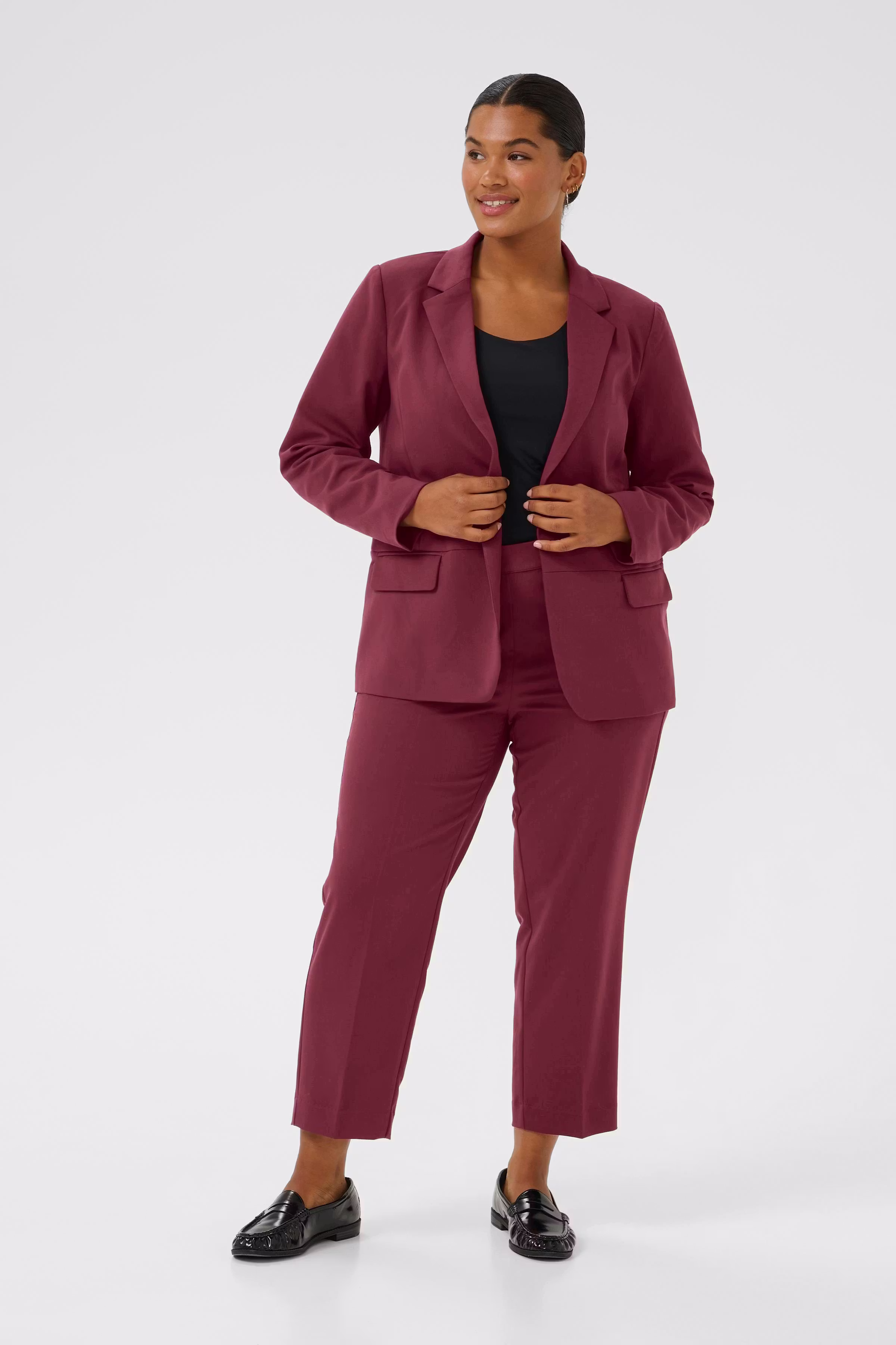 KCsakira Cropped Trousers LOOKBOOK FRONT 10580650-191528