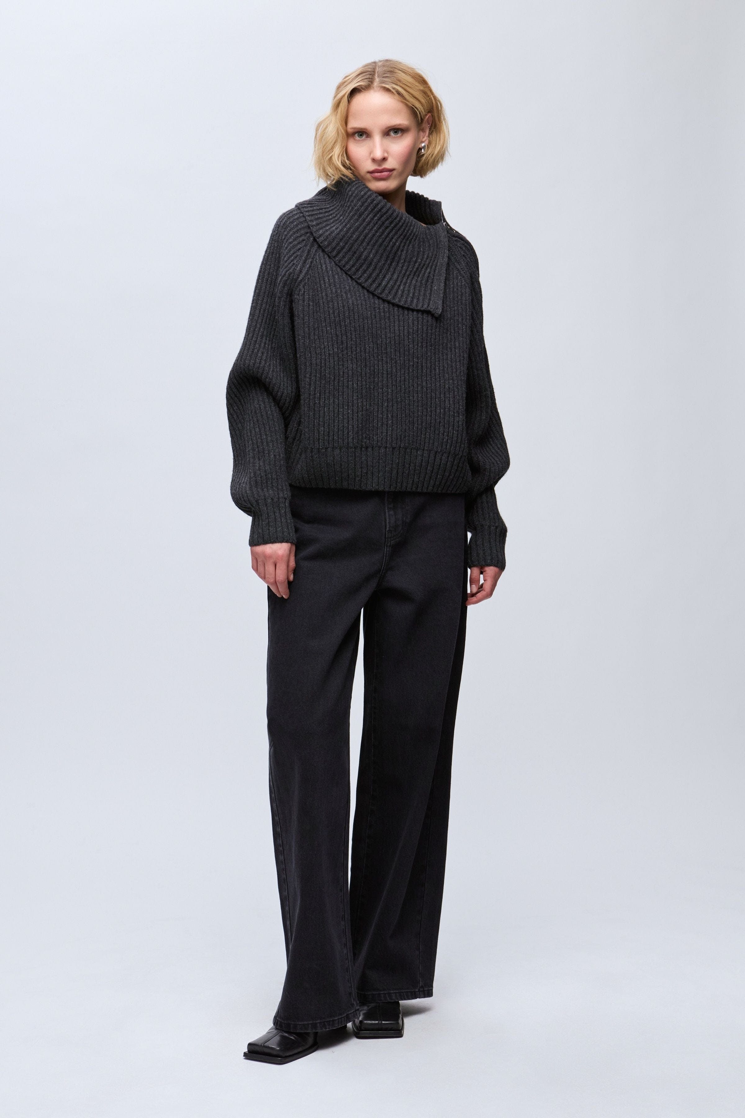 IOFIDELIA Pullover LOOKBOOK FRONT 30600000-GY949