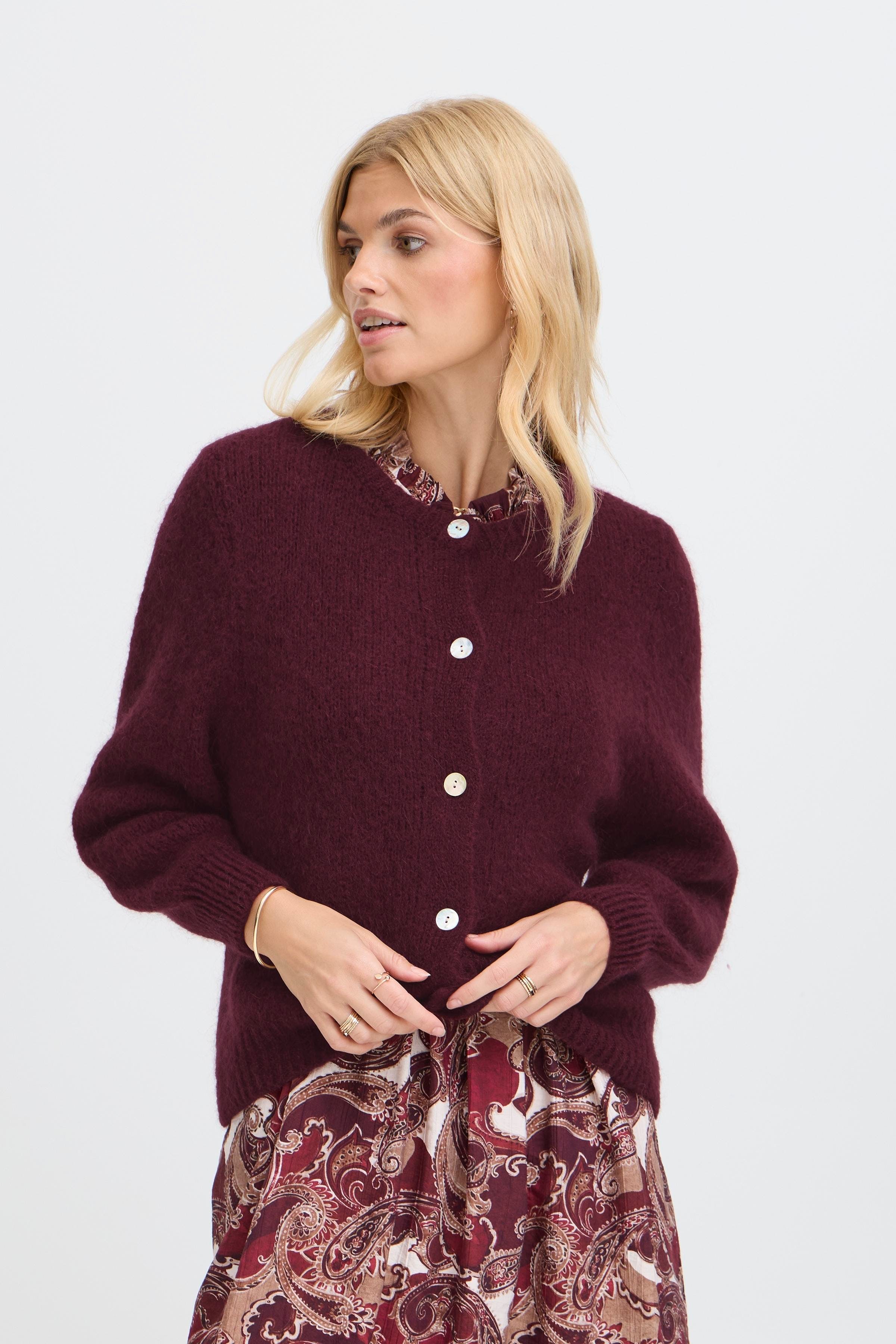 SBGULVIG Cardigan LOOKBOOK FRONT 22100655-191724