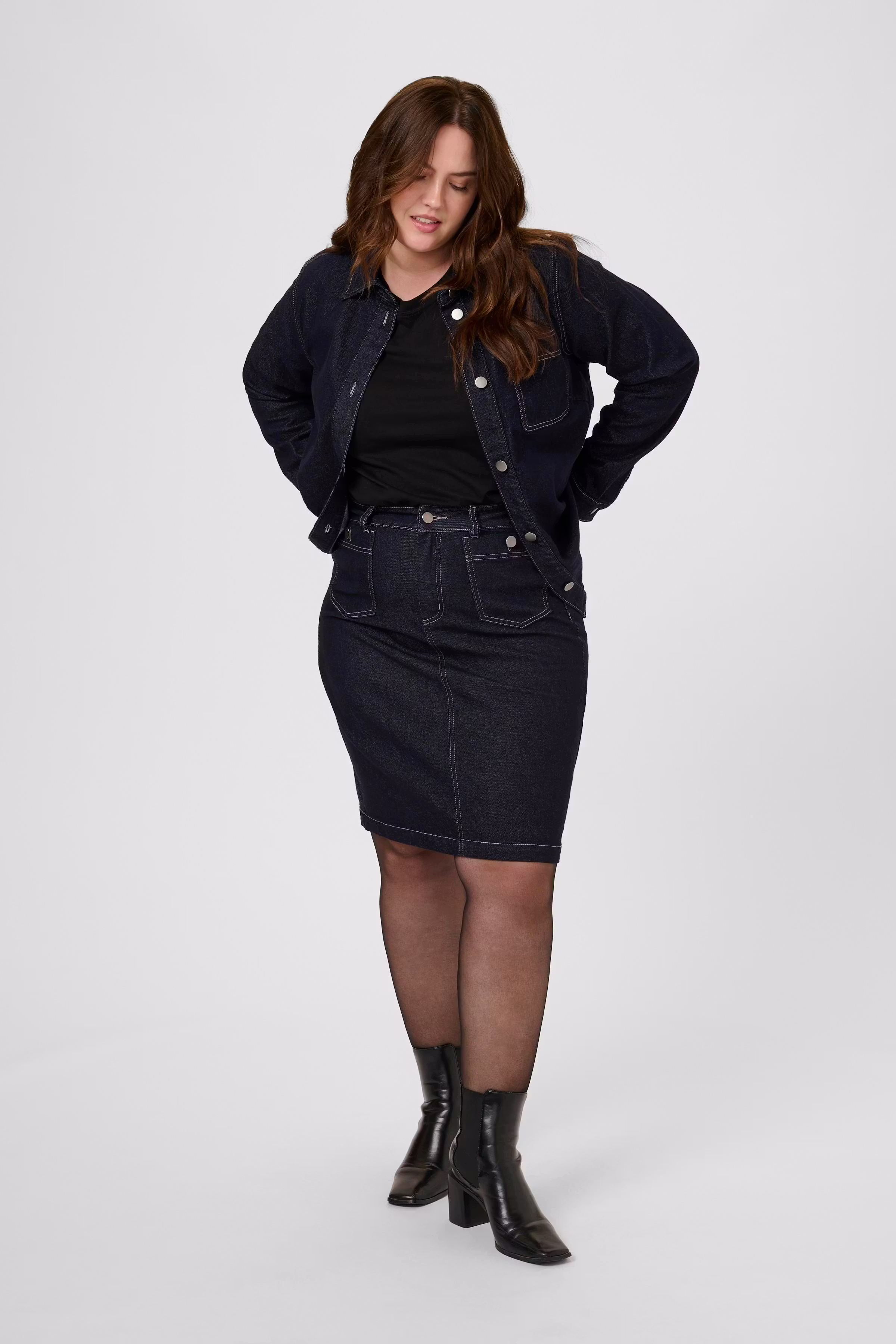 KCroria Denim Skirt LOOKBOOK FRONT 10584102-109243