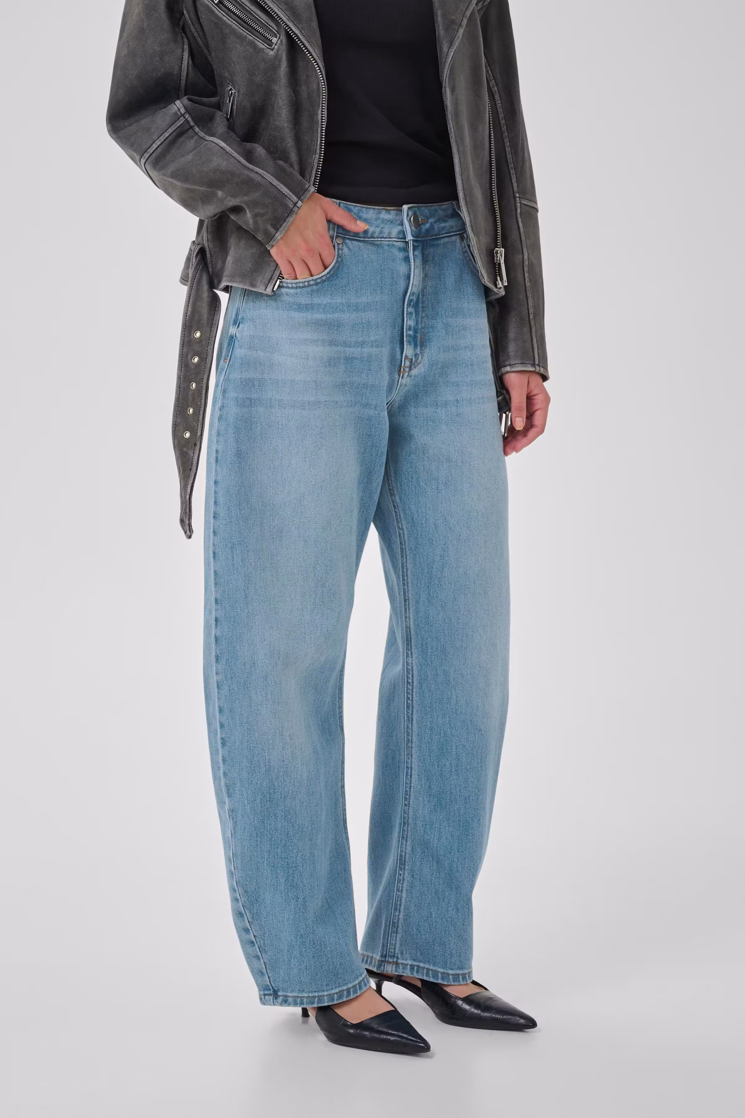 MWRemmie Barrel jeans LOOKBOOK FRONT 10705635-100047