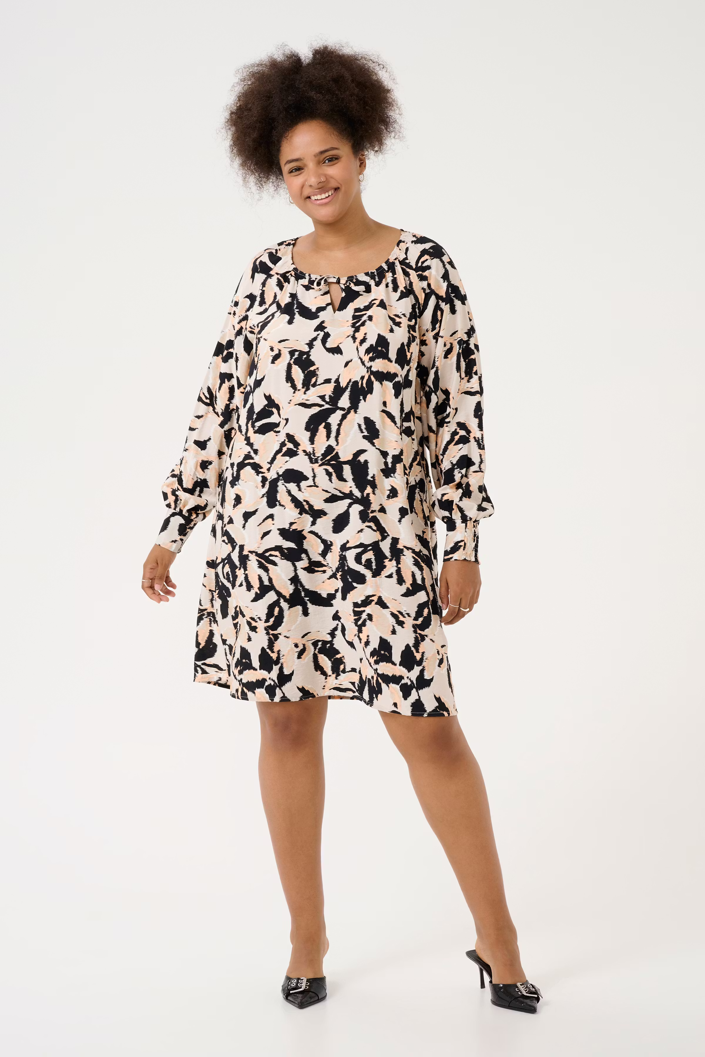 KCpaca Kleid LOOKBOOK FRONT 10583086-107096