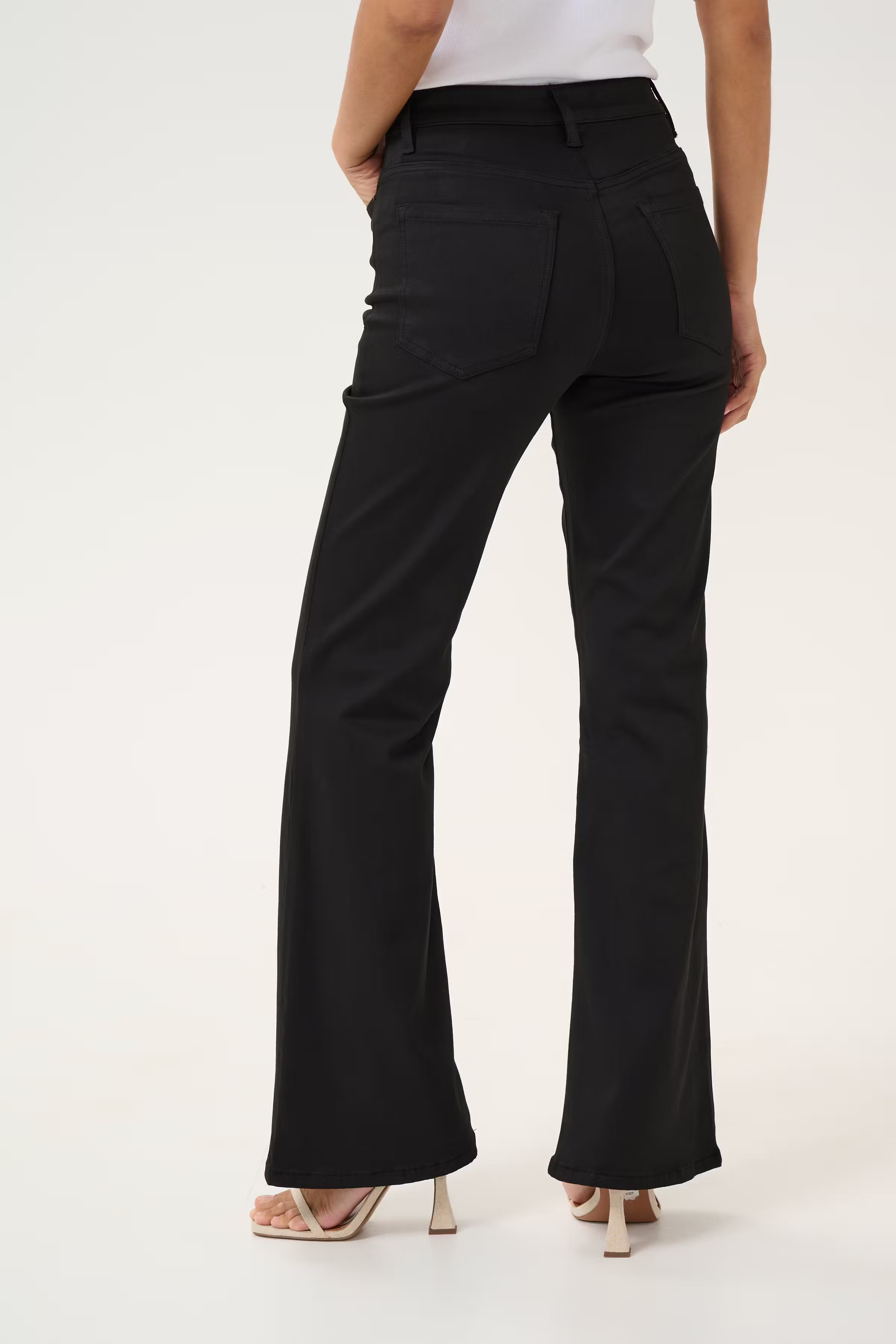 KAdima Flared Jeans LOOKBOOK BACK 10509432-100121