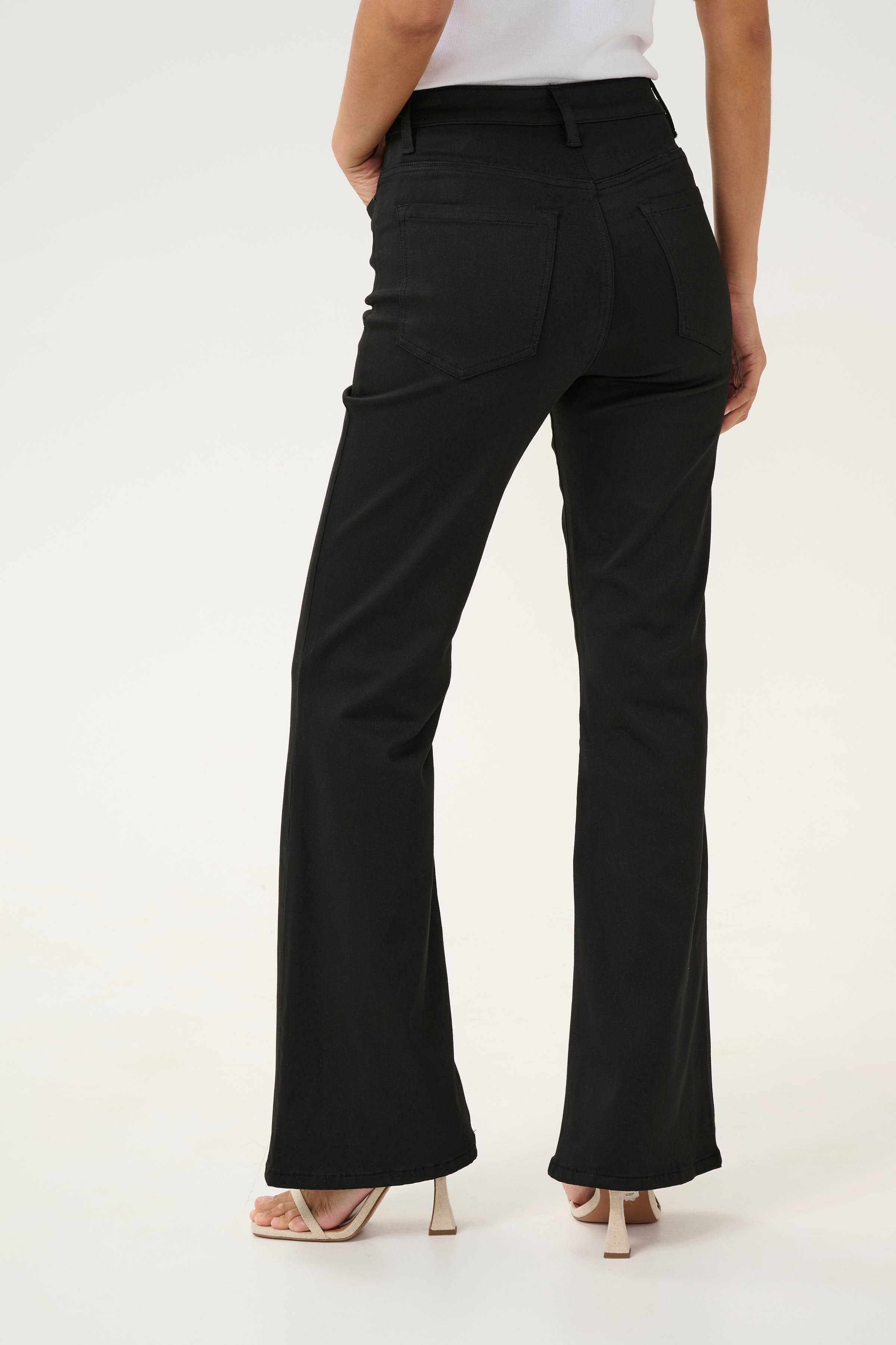 KAdima Flared Jeans LOOKBOOK BACK 10509432-100121