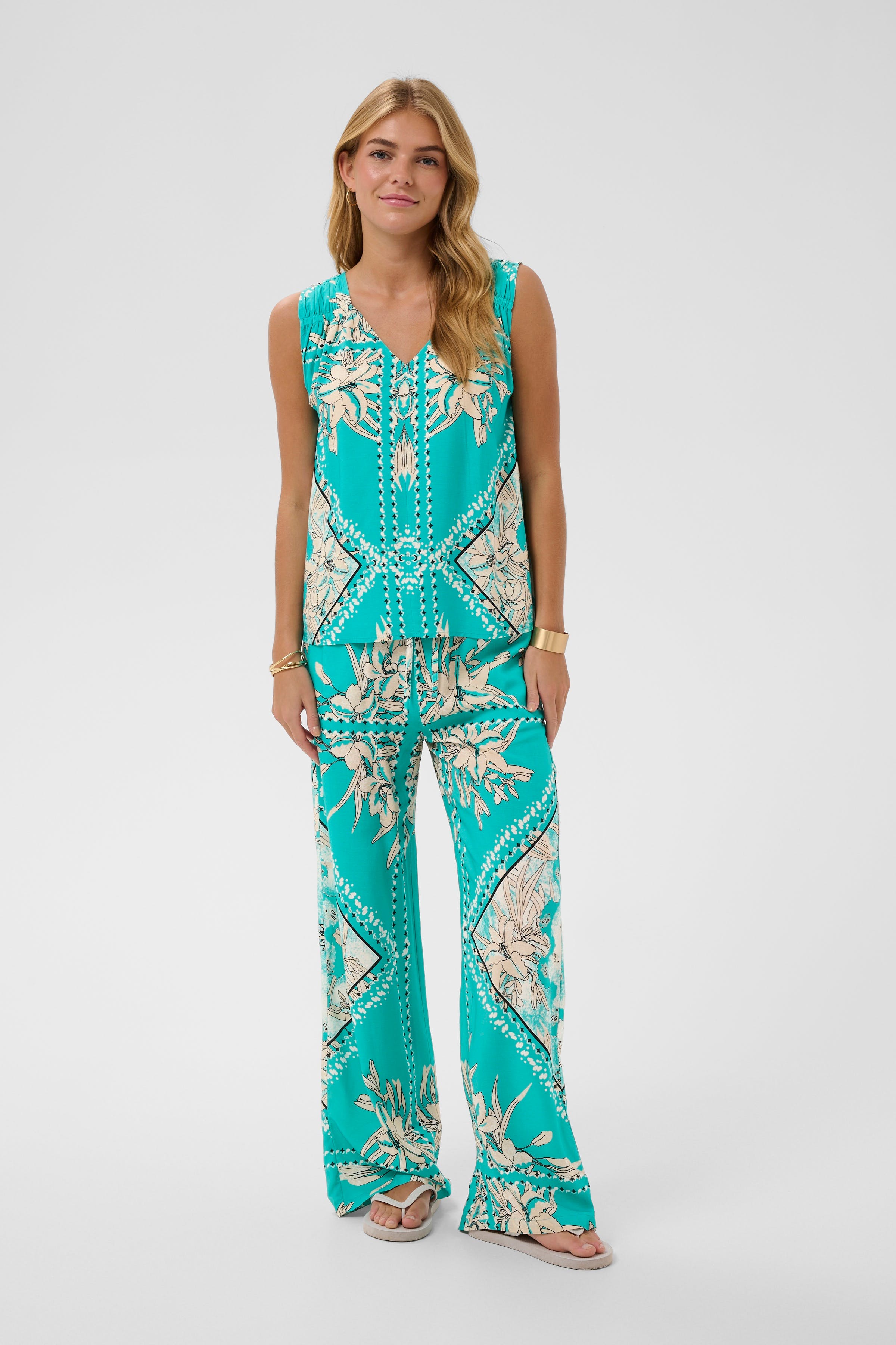 CRTiah Blouse LOOKBOOK FRONT 10614986-109338