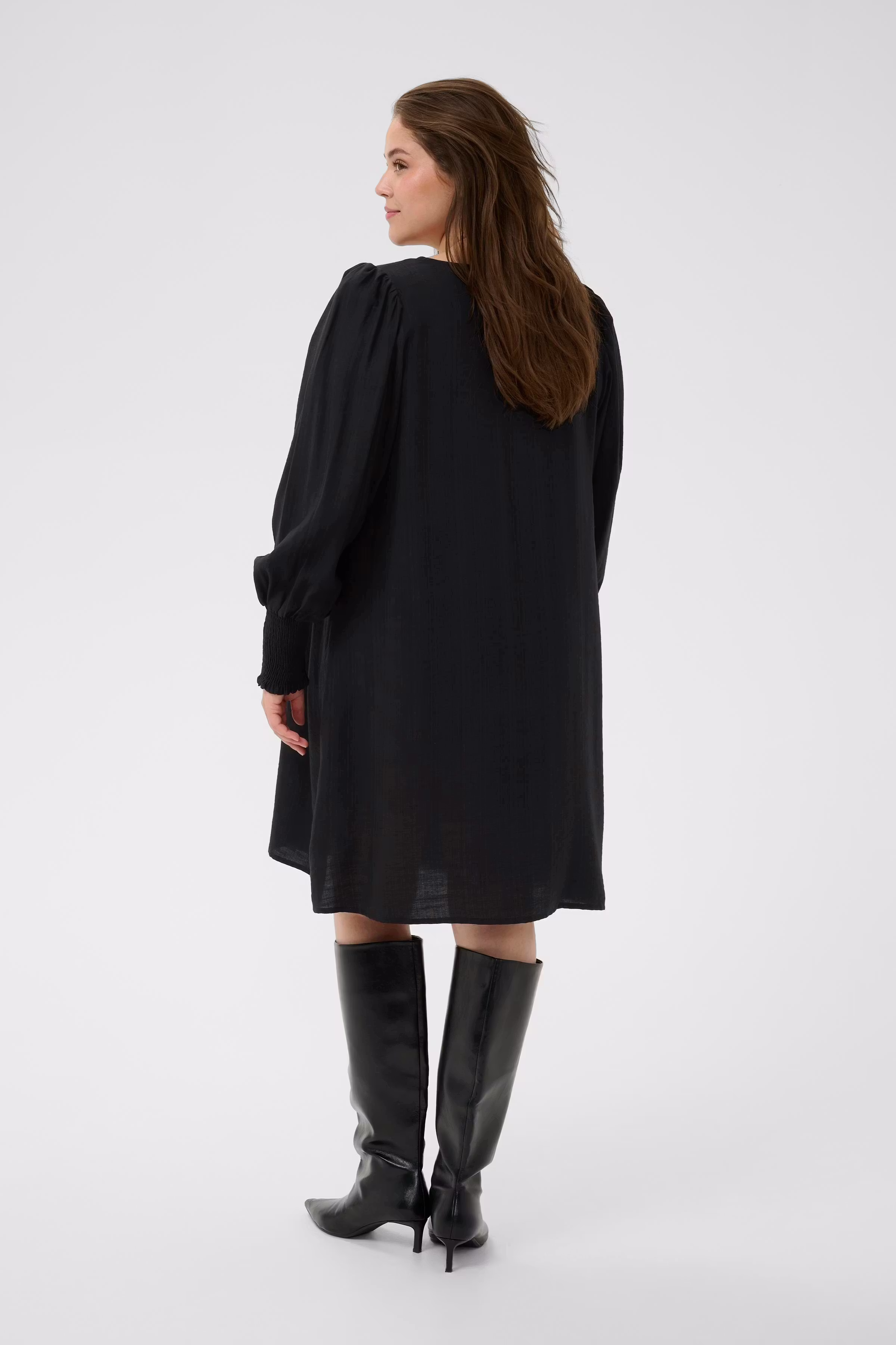 KCsofia Kleid LOOKBOOK BACK 10583890-100121