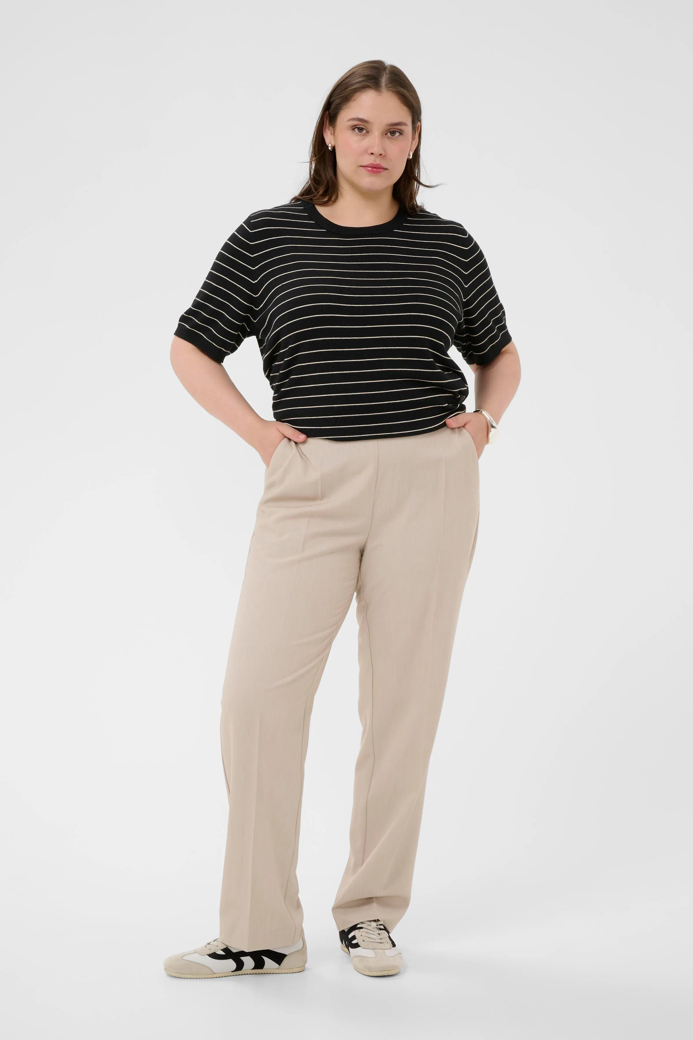 KClizzy Pullover LOOKBOOK FRONT 10582914-106685