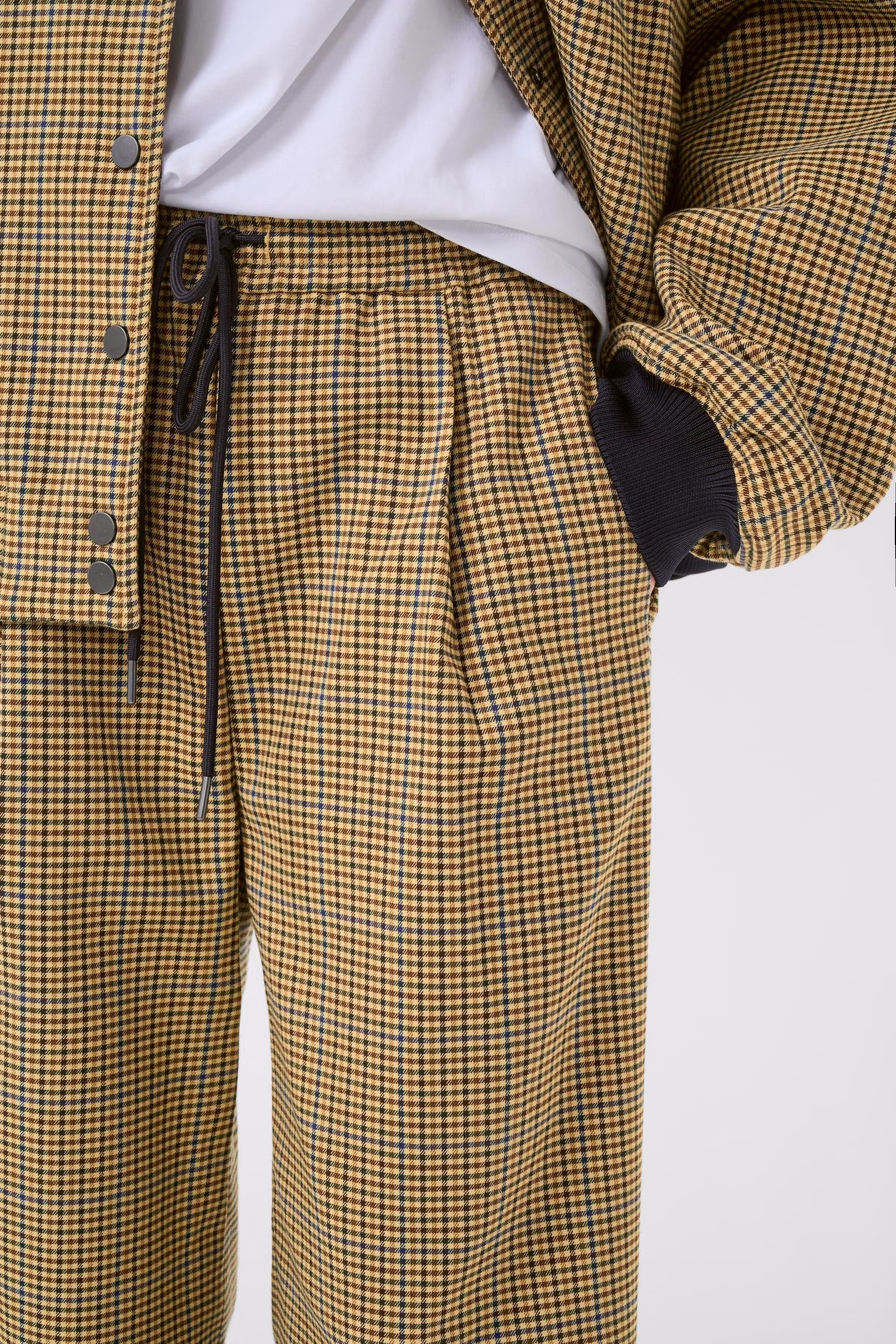 GZchicca Trousers LOOKBOOK DETAIL 10910892-108853