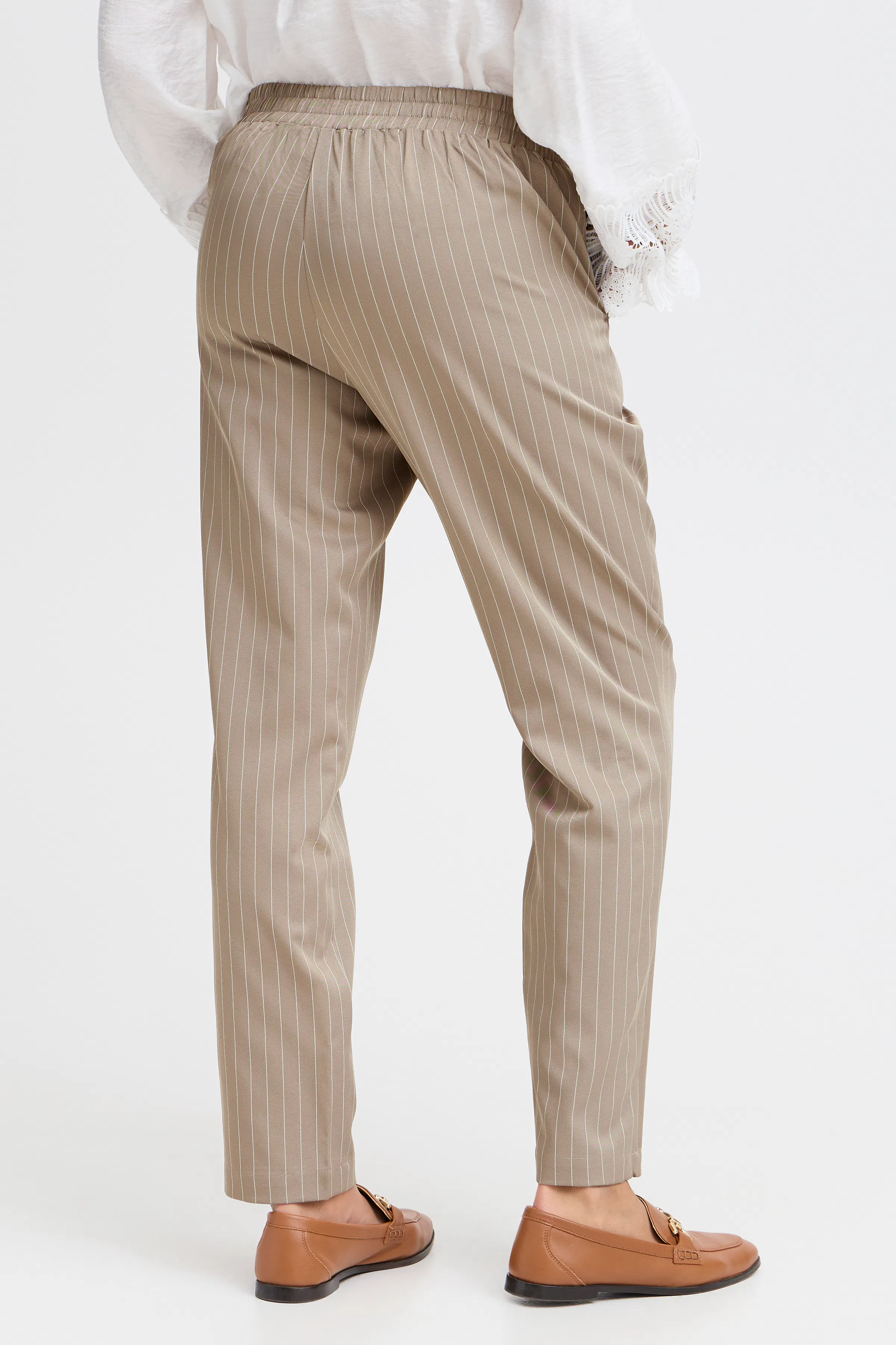 FRPAMILA Trousers LOOKBOOK BACK 20613802-204023