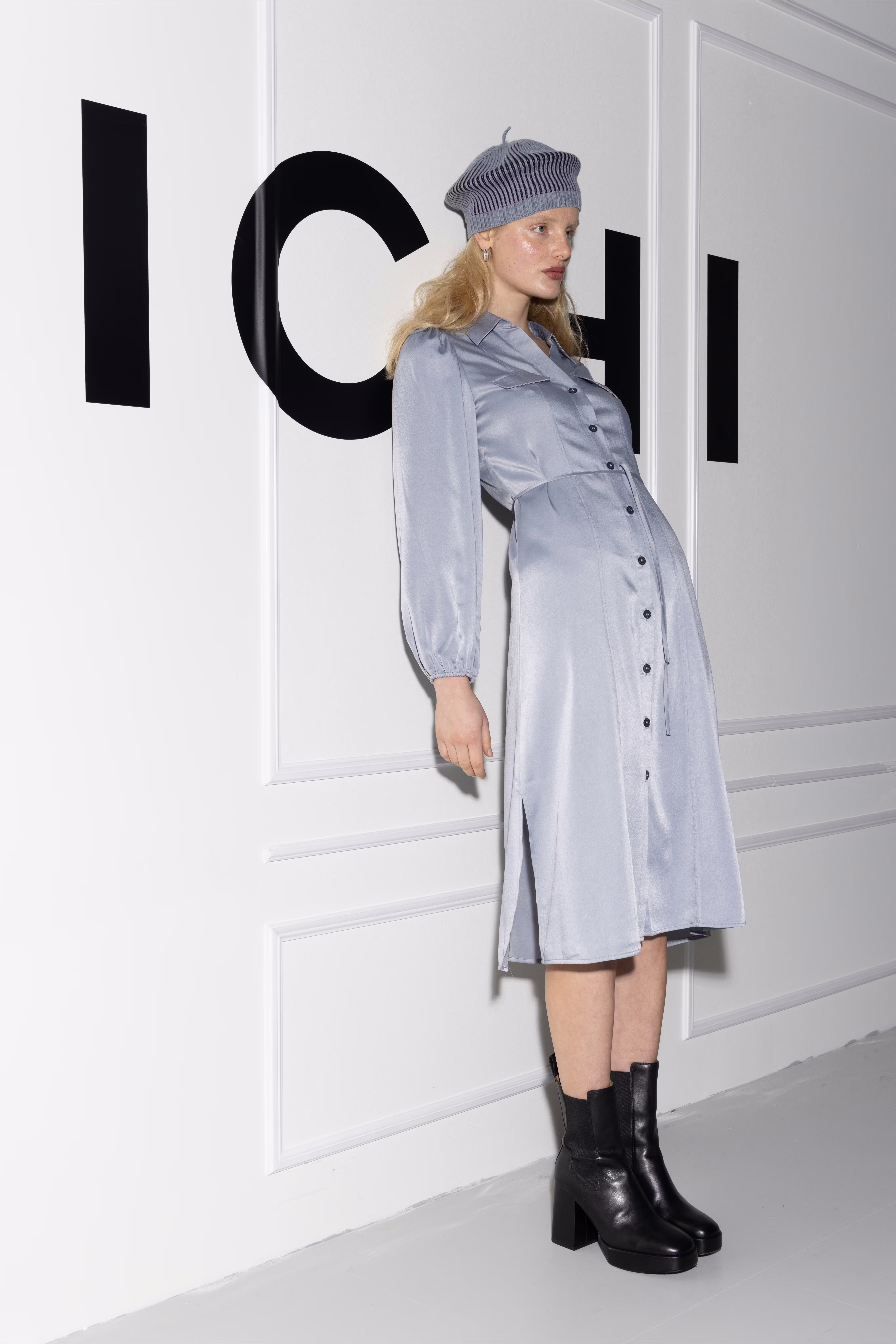 IHIDONNA Klänning LOCATION NONE 20119728-154307