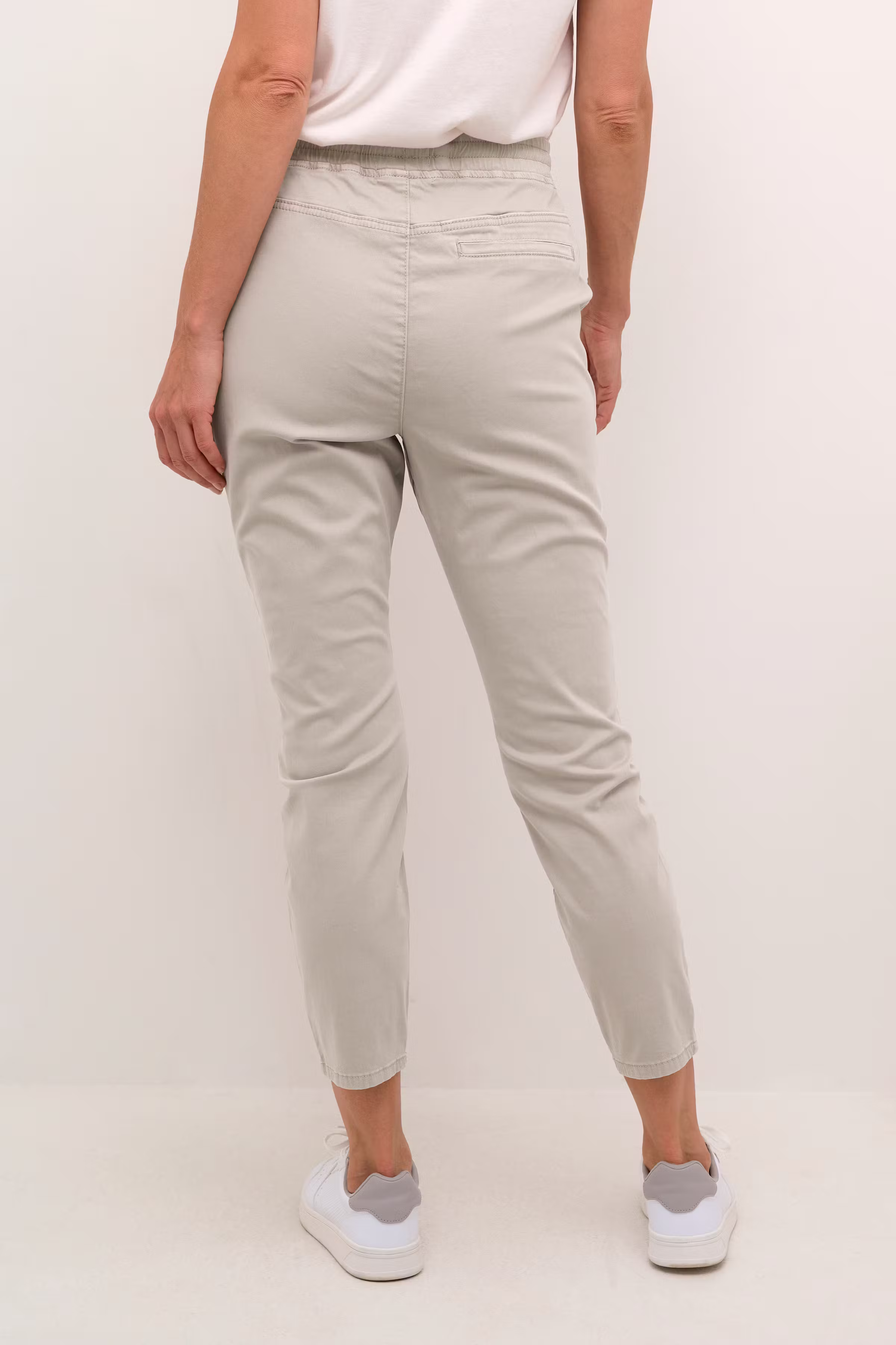 CRDonne Trousers LOOKBOOK BACK 10613551-161305
