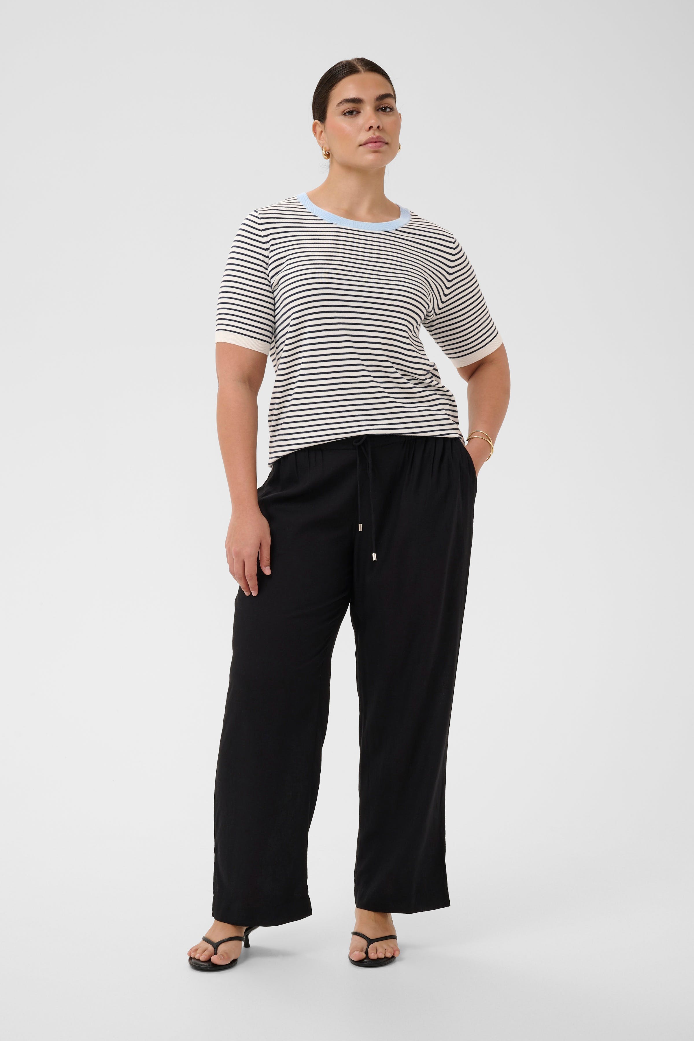 KClizzy Pullover LOOKBOOK FRONT 10584211-109521