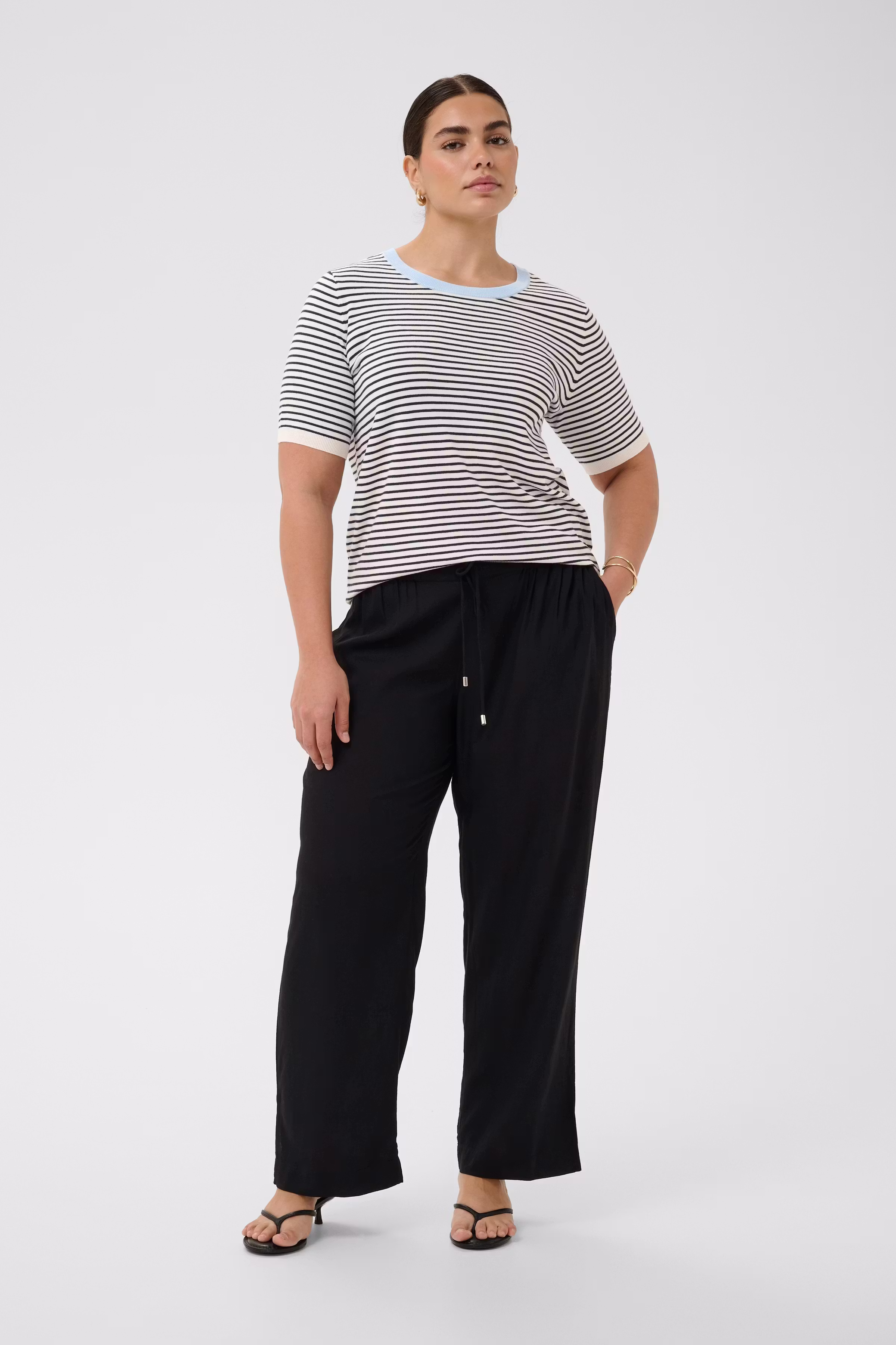 KClizzy Pullover LOOKBOOK FRONT 10584211-109521